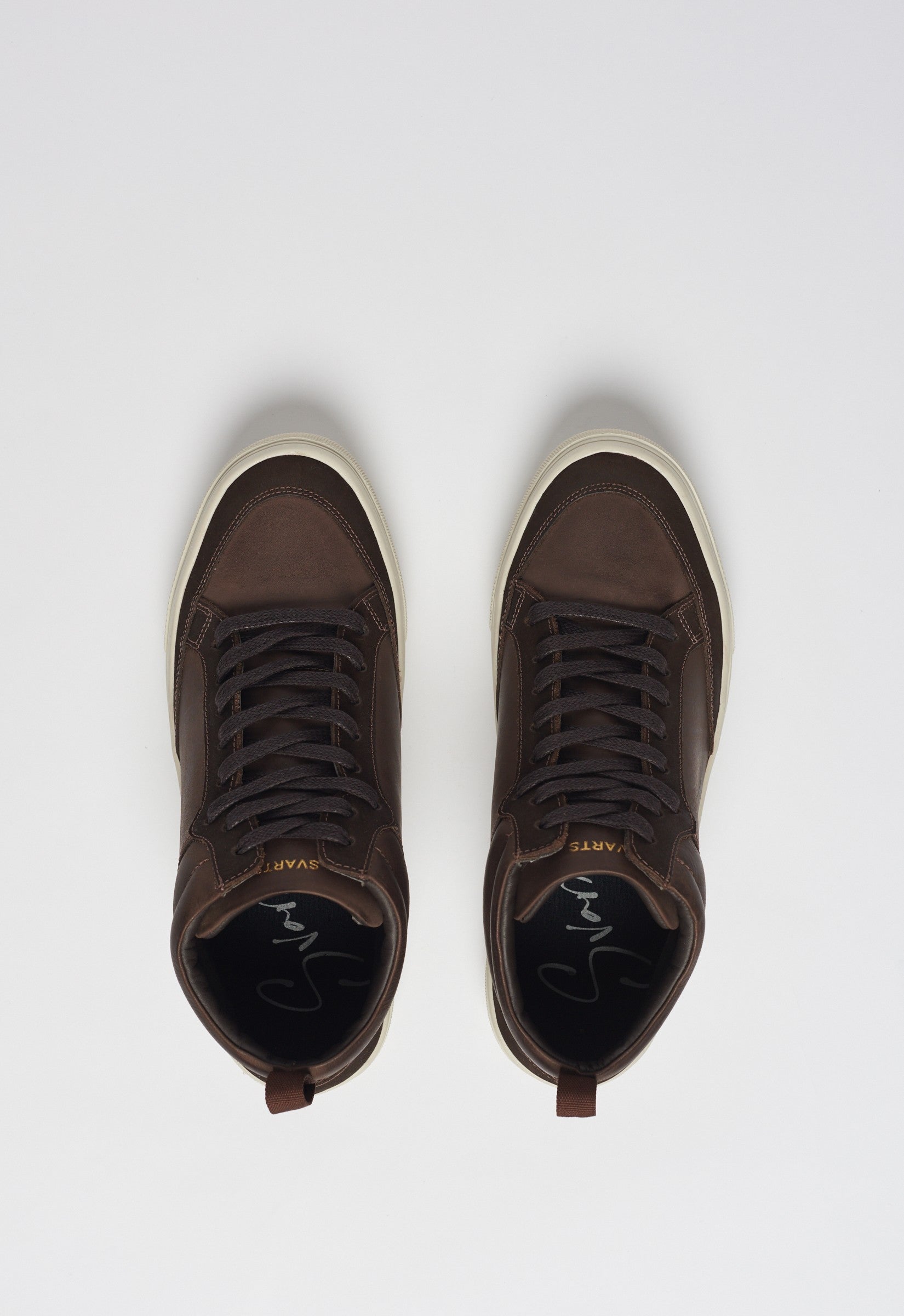 Bota Storm Café