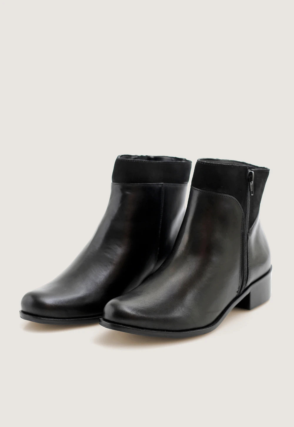 Bota Couro Ziper Cano Curto Salto Bloco Preta
