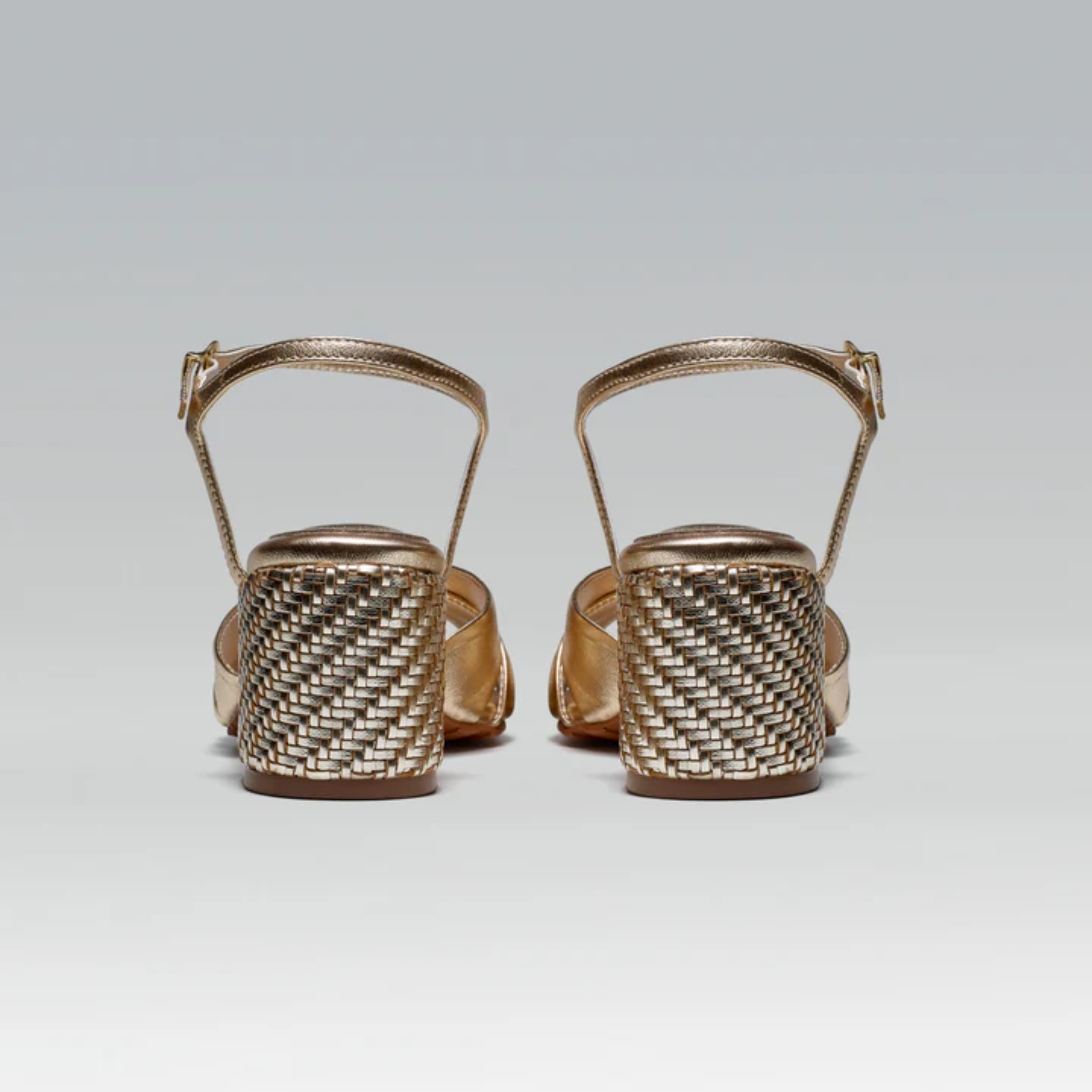 Sandália Couro Salto Baixo Lia Ouro Light