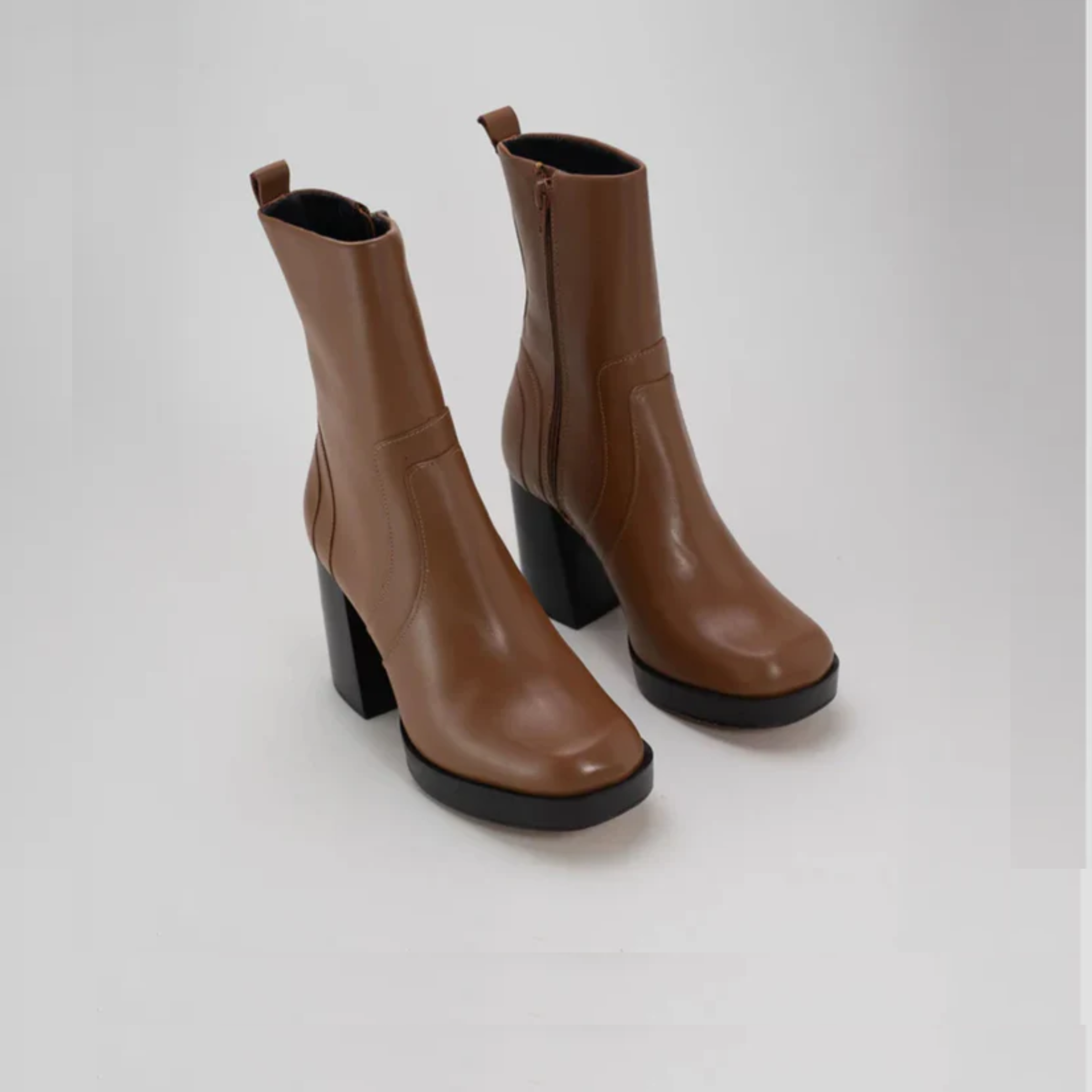 Bota Couro Plataforma Cano Médio Salto Bloco Caramelo