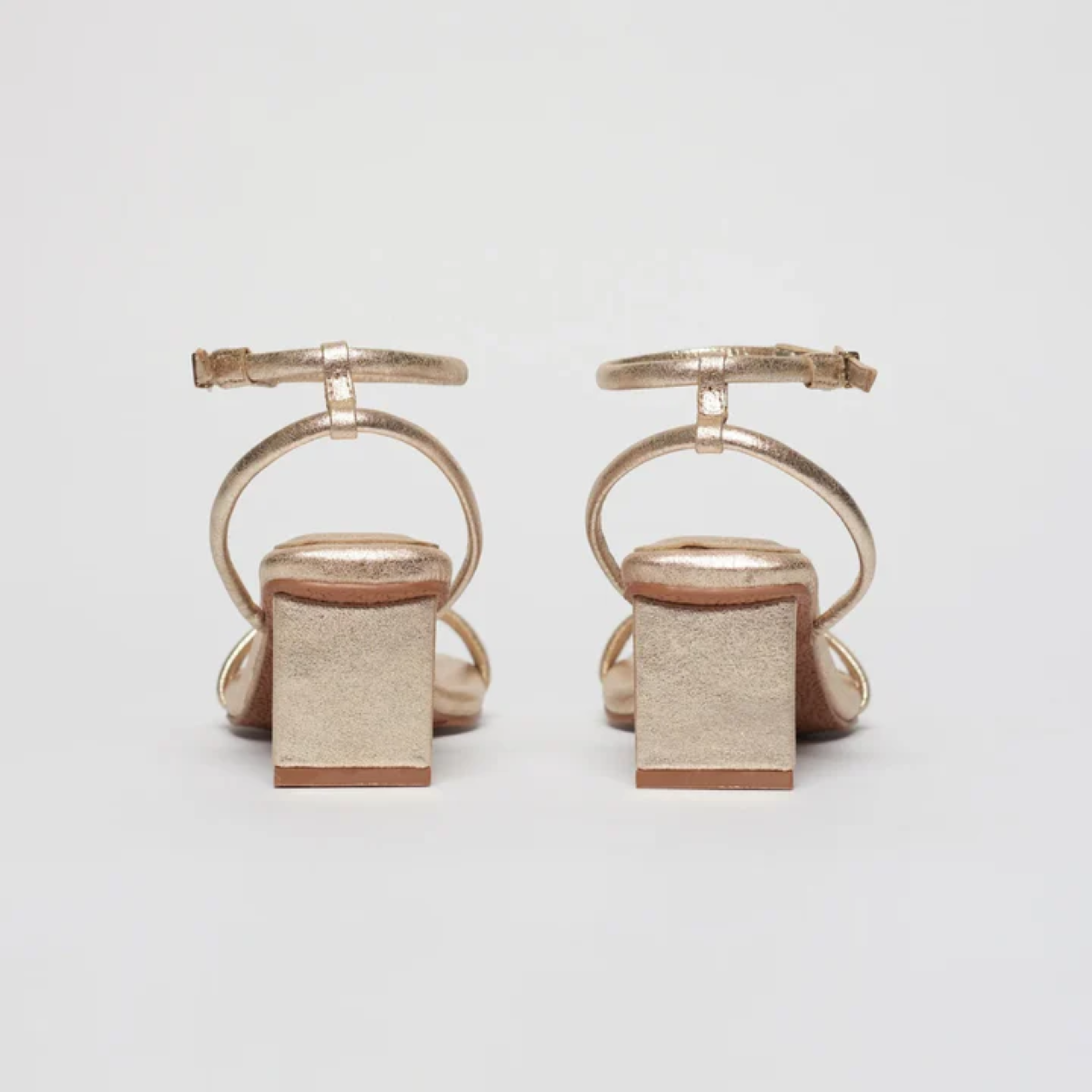 Sandália Couro Salto Baixo Júlia Ouro Light