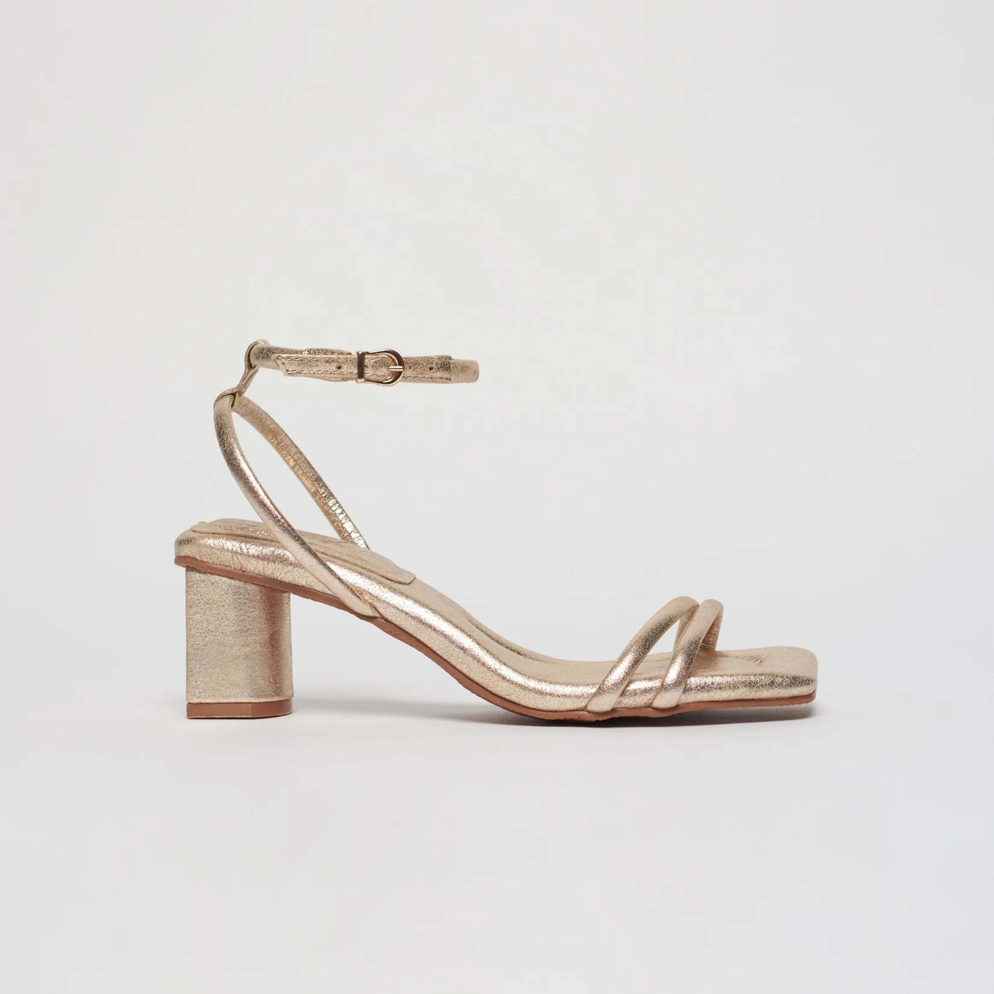 Sandália Couro Salto Baixo Júlia Ouro