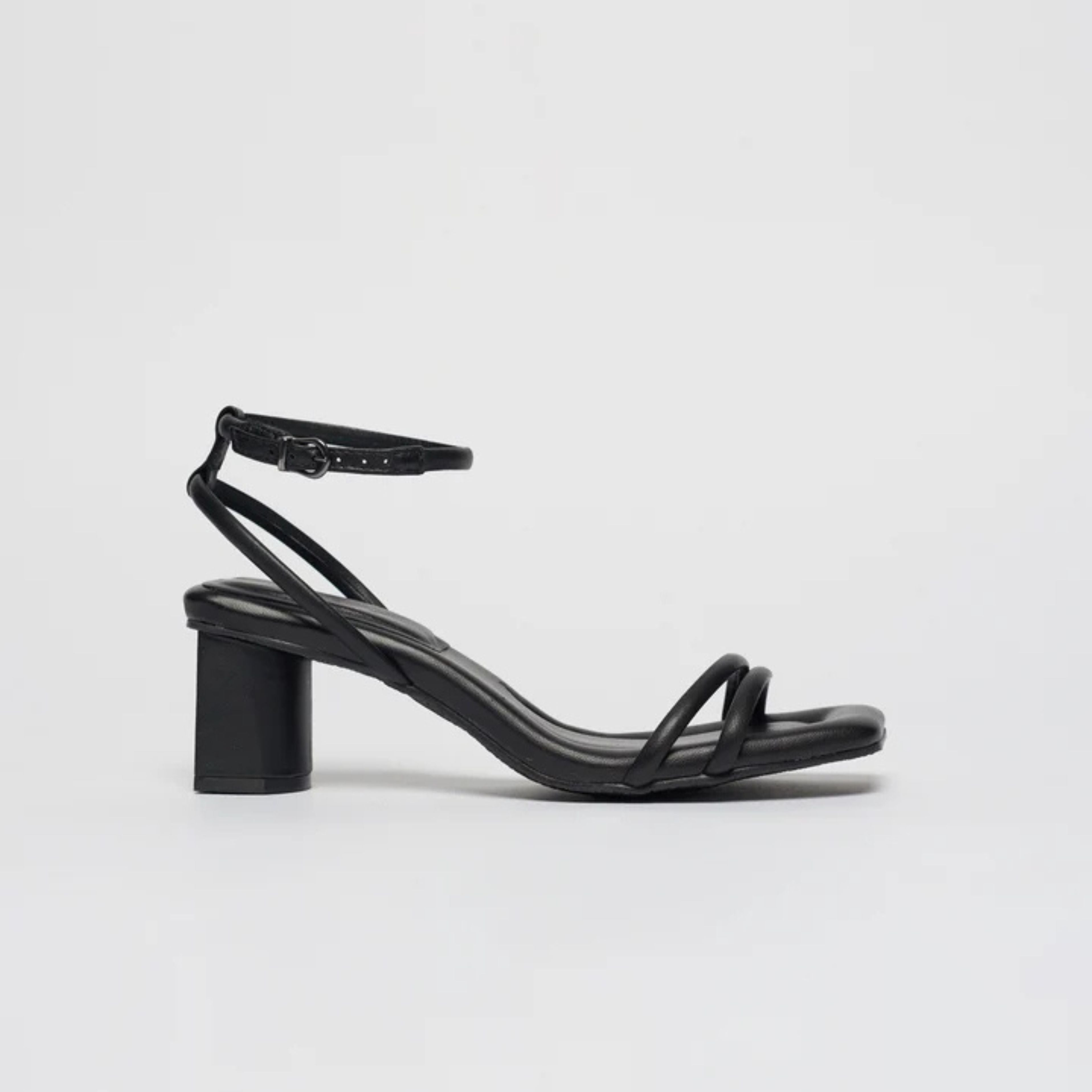 Sandália Couro Salto Baixo Júlia Preta