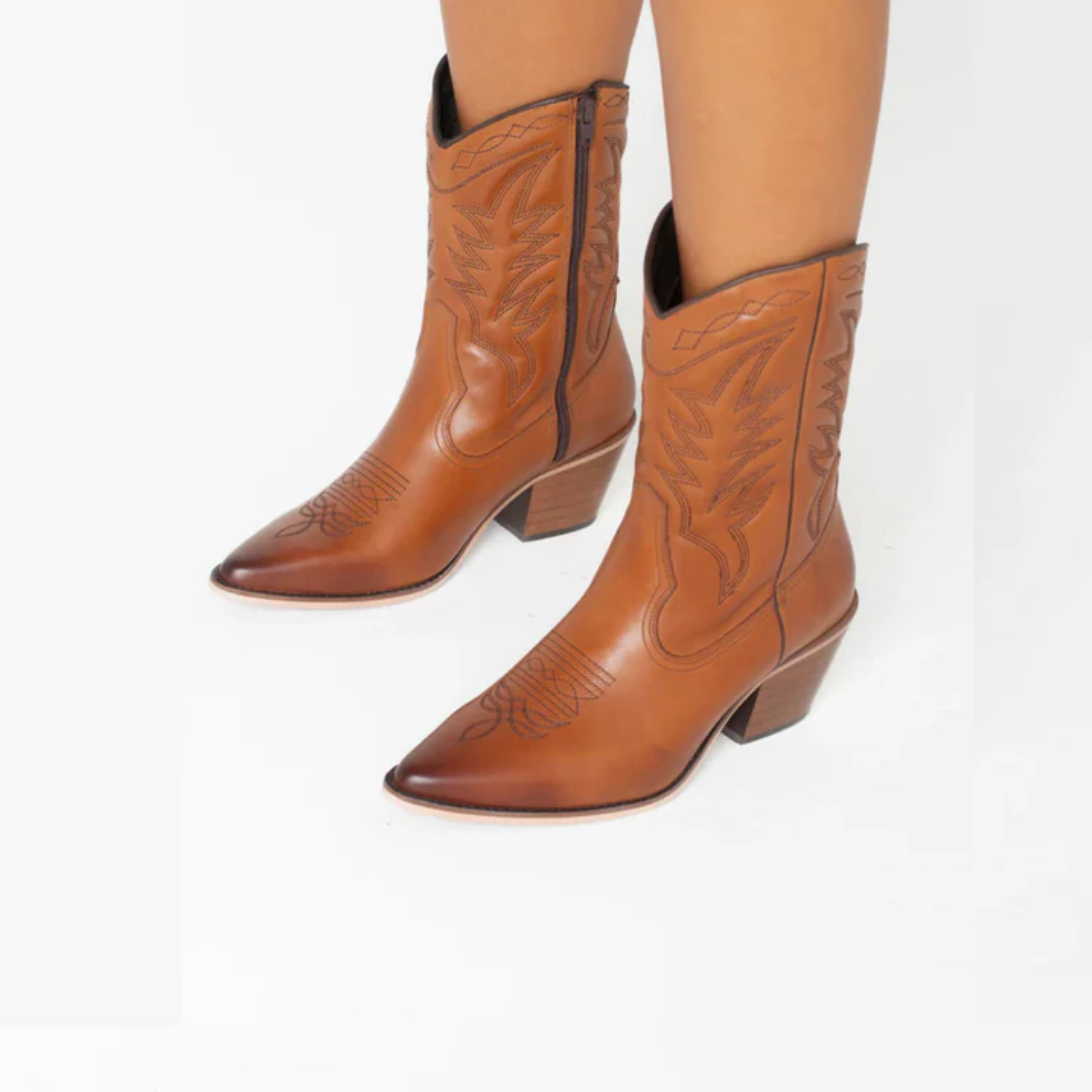 Bota Western Cano Médio Couro Tan