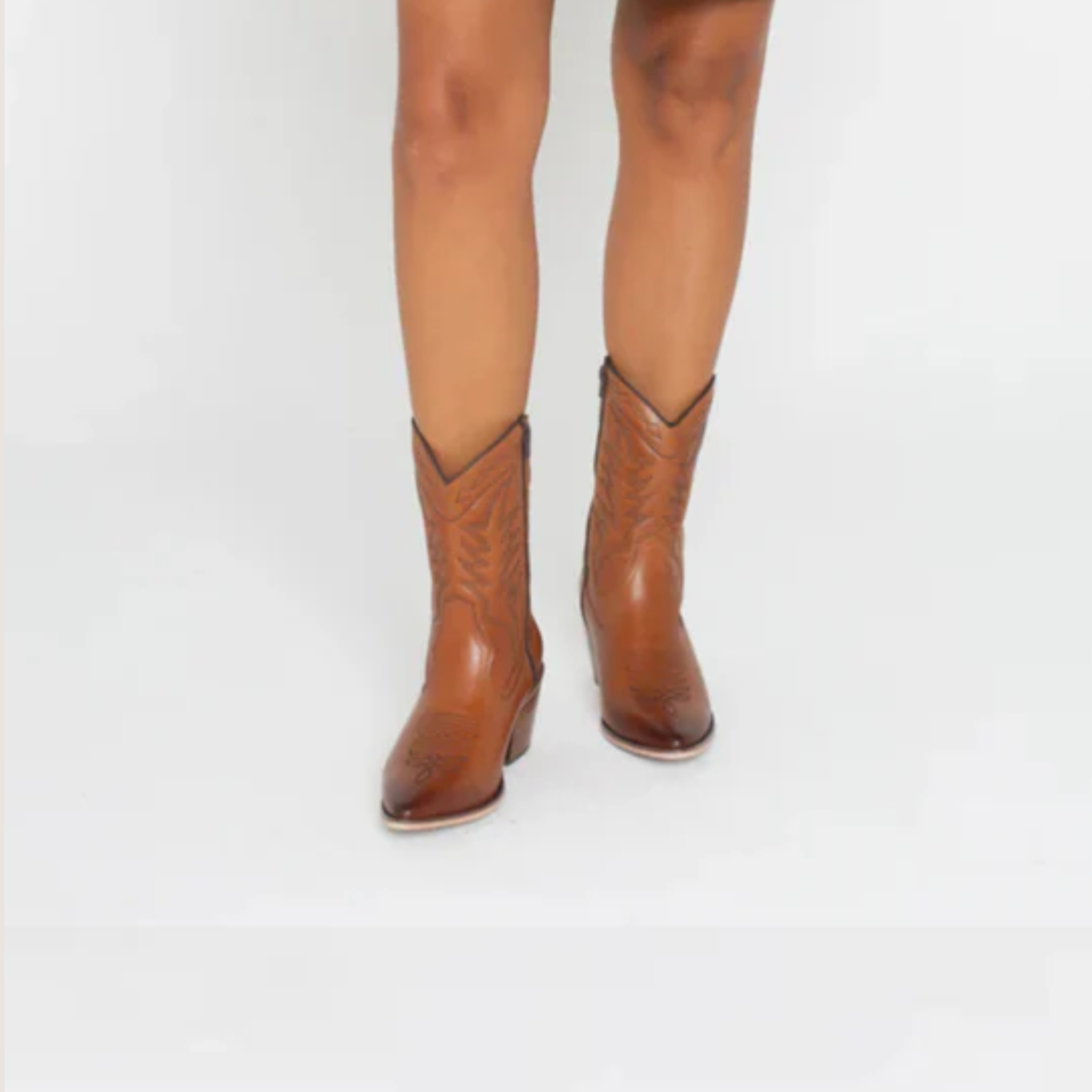 Bota Western Cano Médio Couro Tan