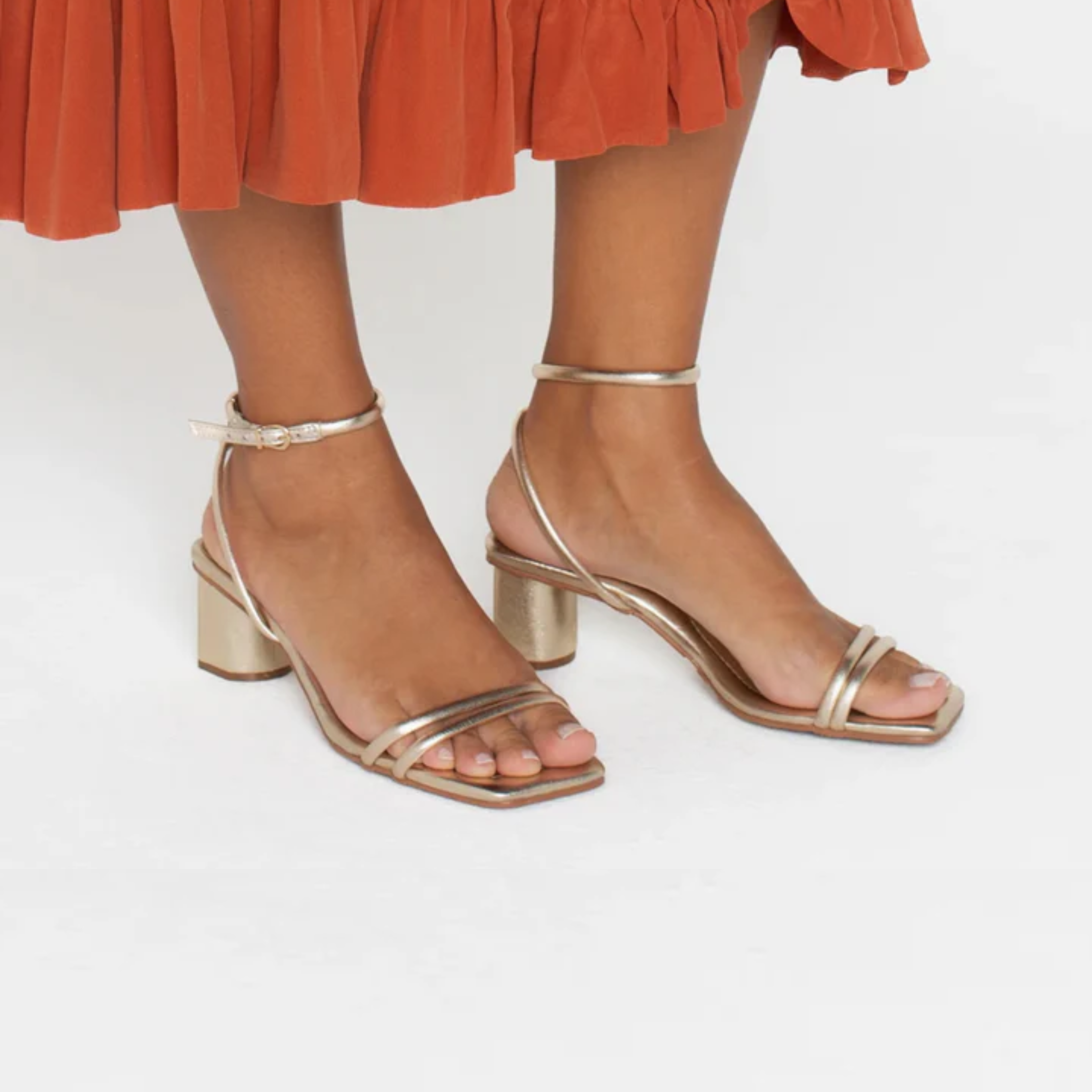 Sandália Couro Salto Baixo Júlia Ouro Light