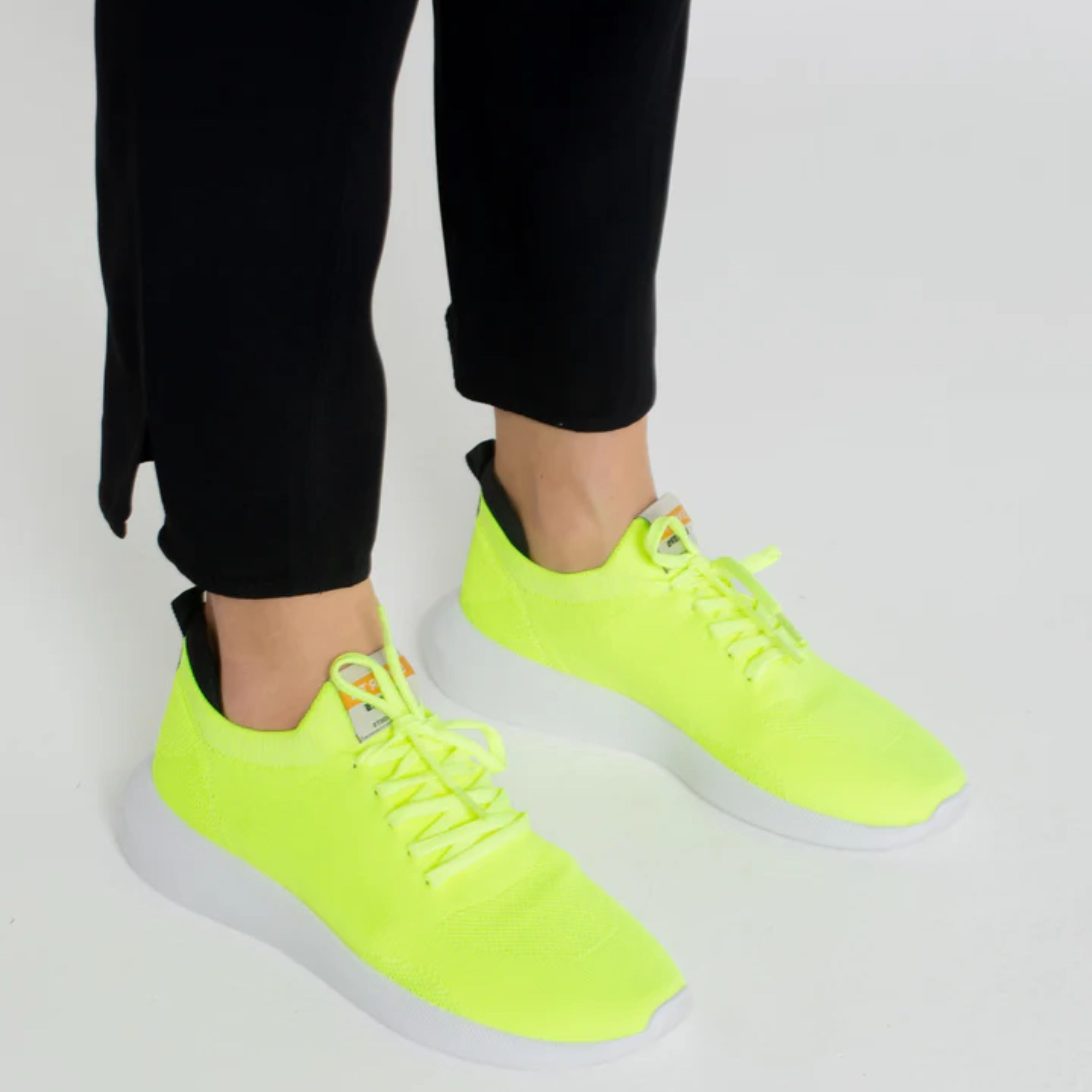 Tênis Knit Amarração Comfy Amarelo