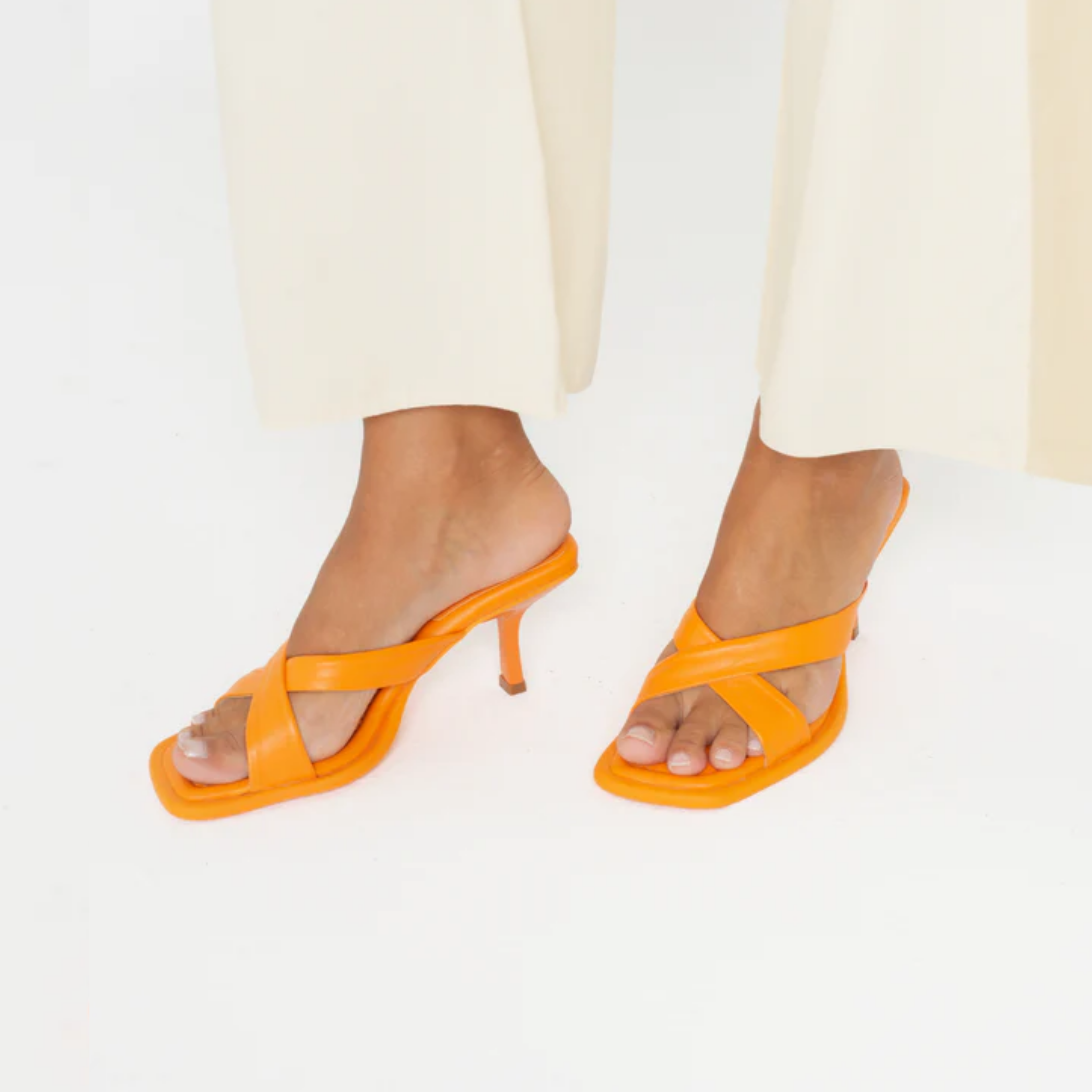 Sandália Couro Salto Médio Mari Maria Laranja