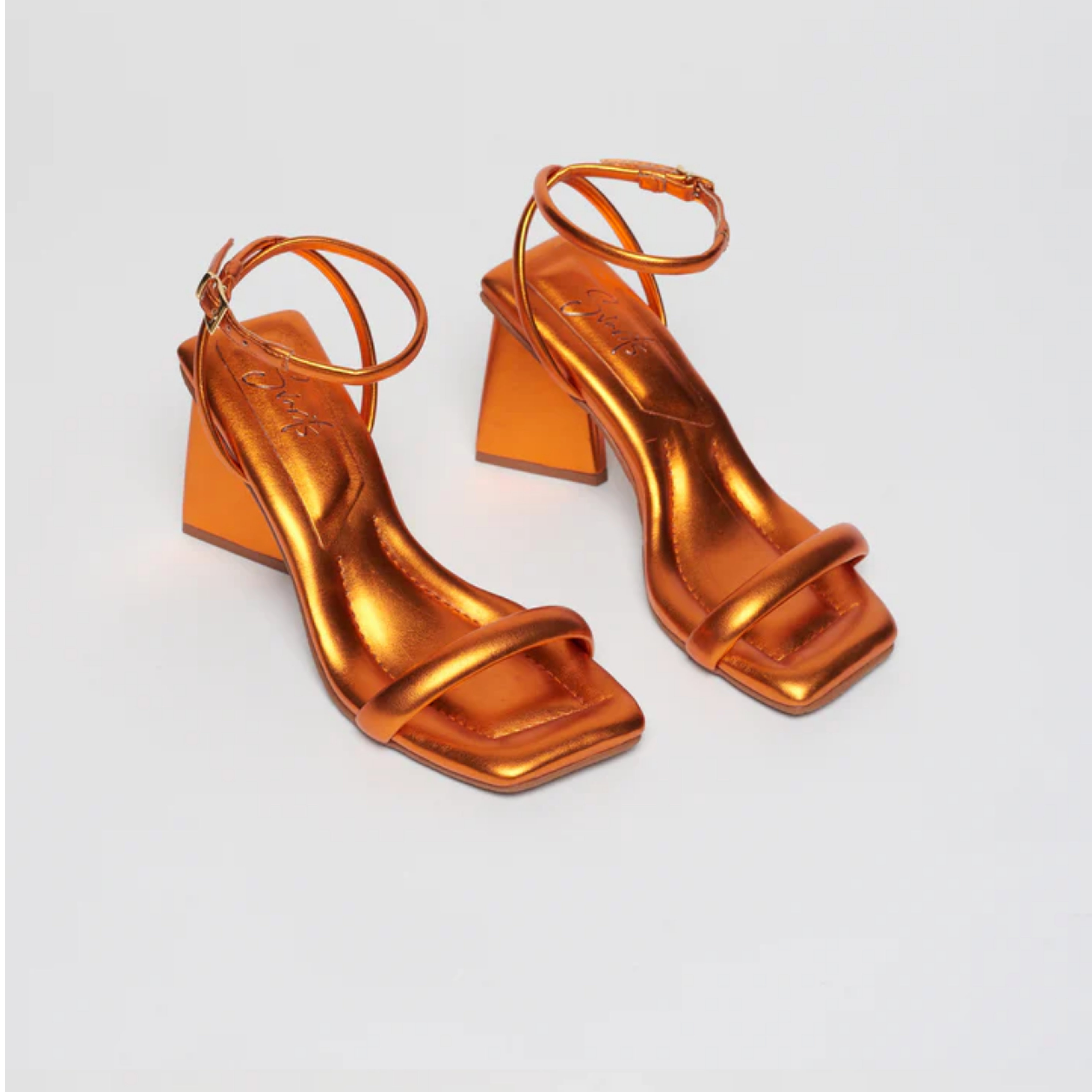 Sandália Salto Bloco Metalizado Laranja