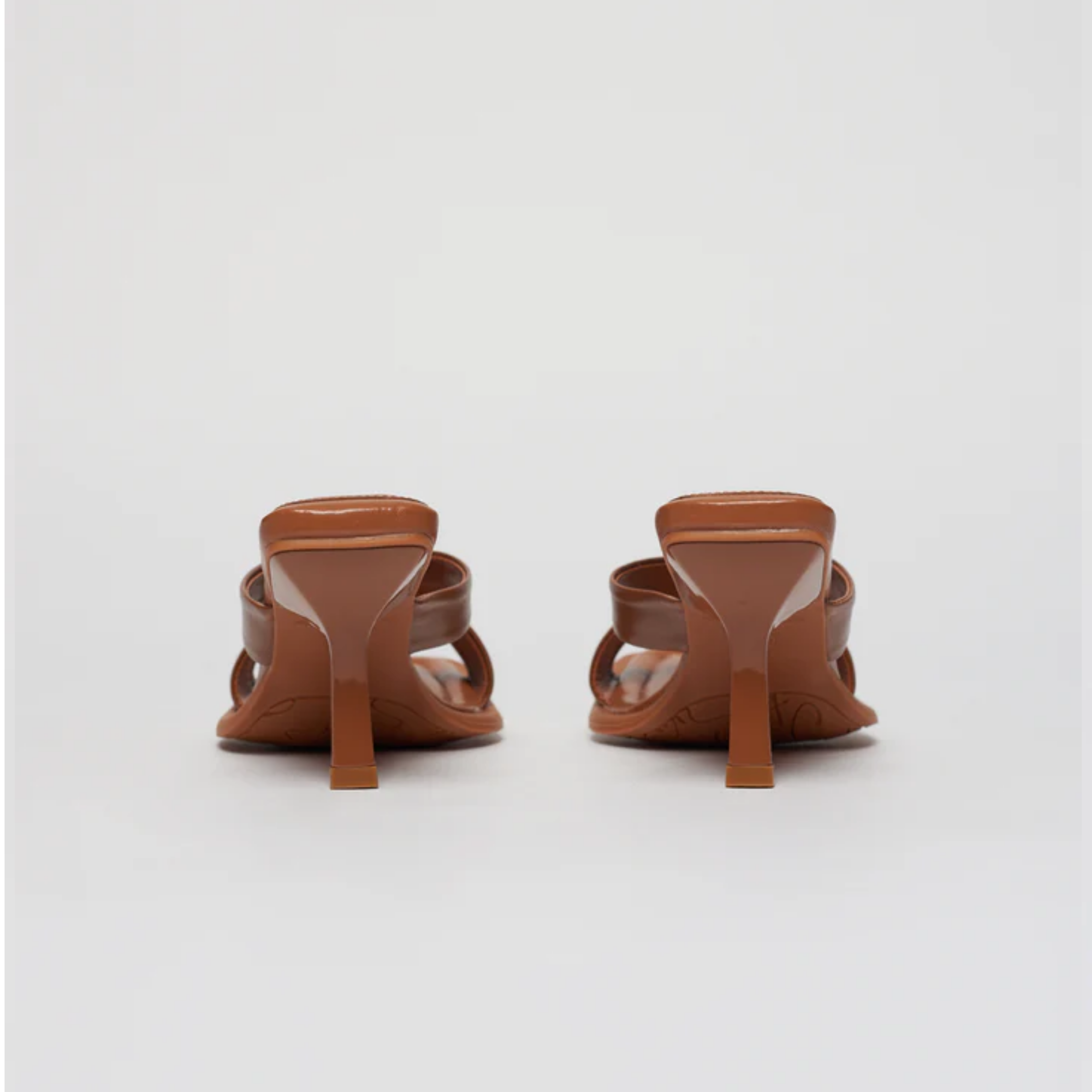 Sandália Couro Salto Médio Mari Maria Tan