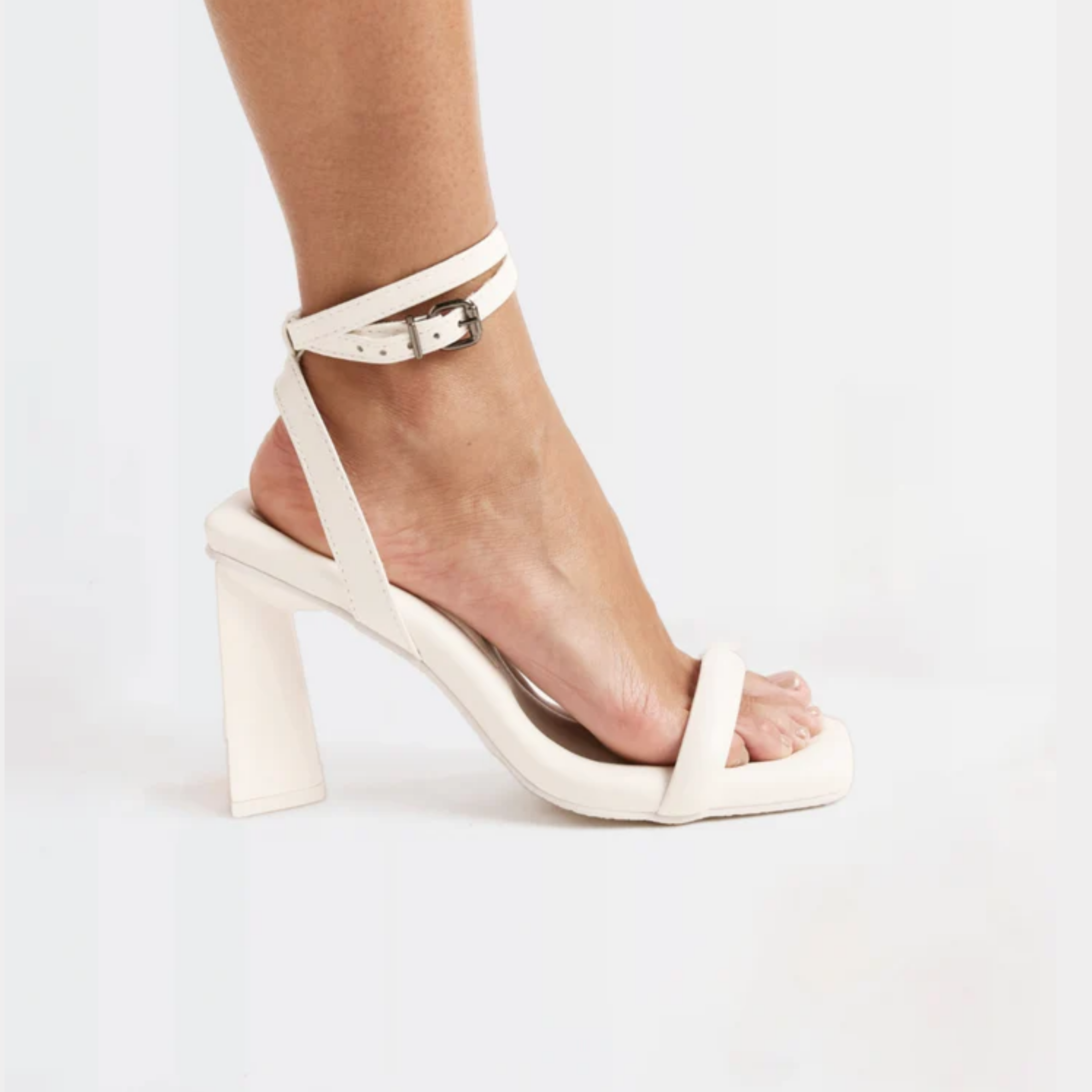 Sandália Couro Salto Alto Branco Wanessa