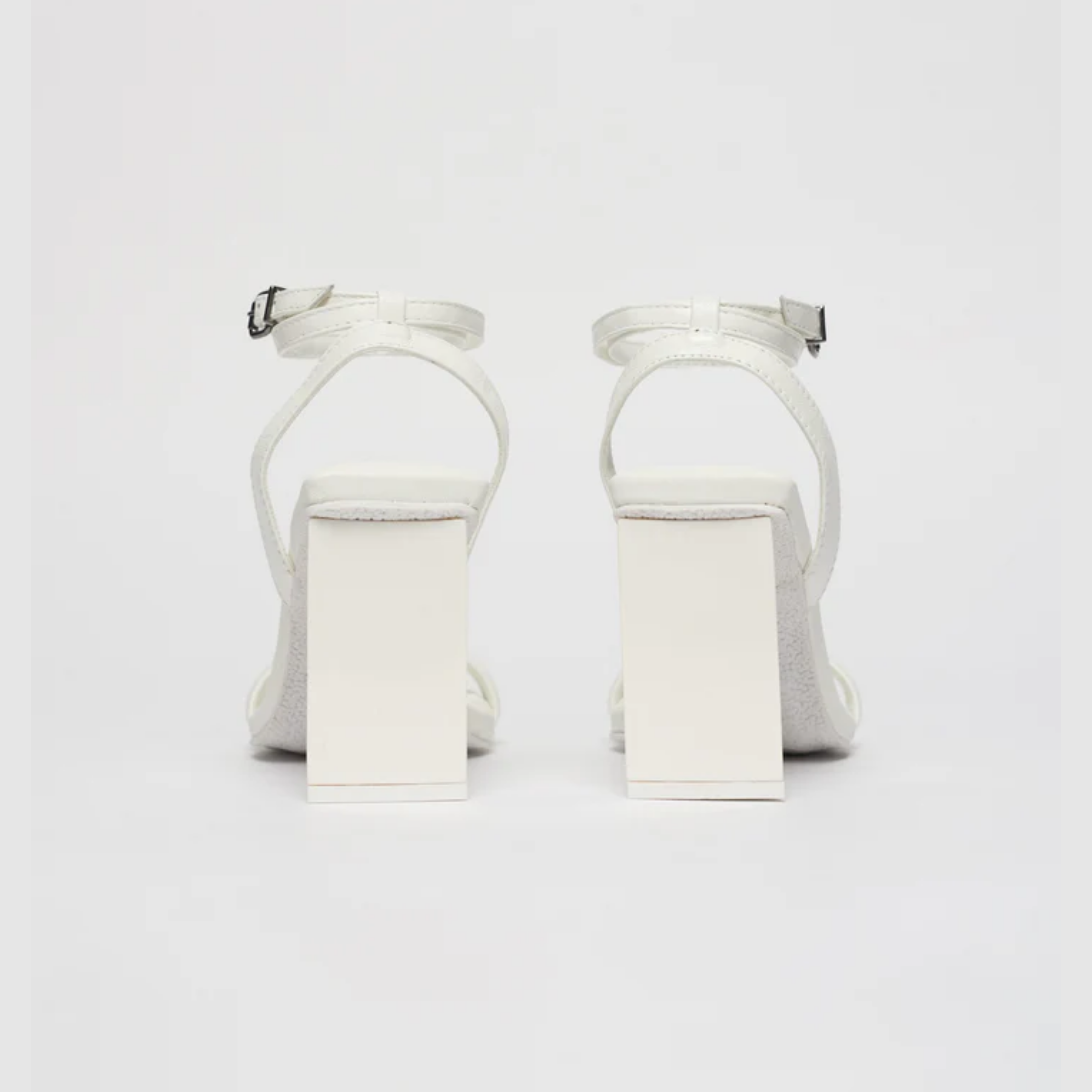 Sandália Couro Salto Alto Branco Wanessa