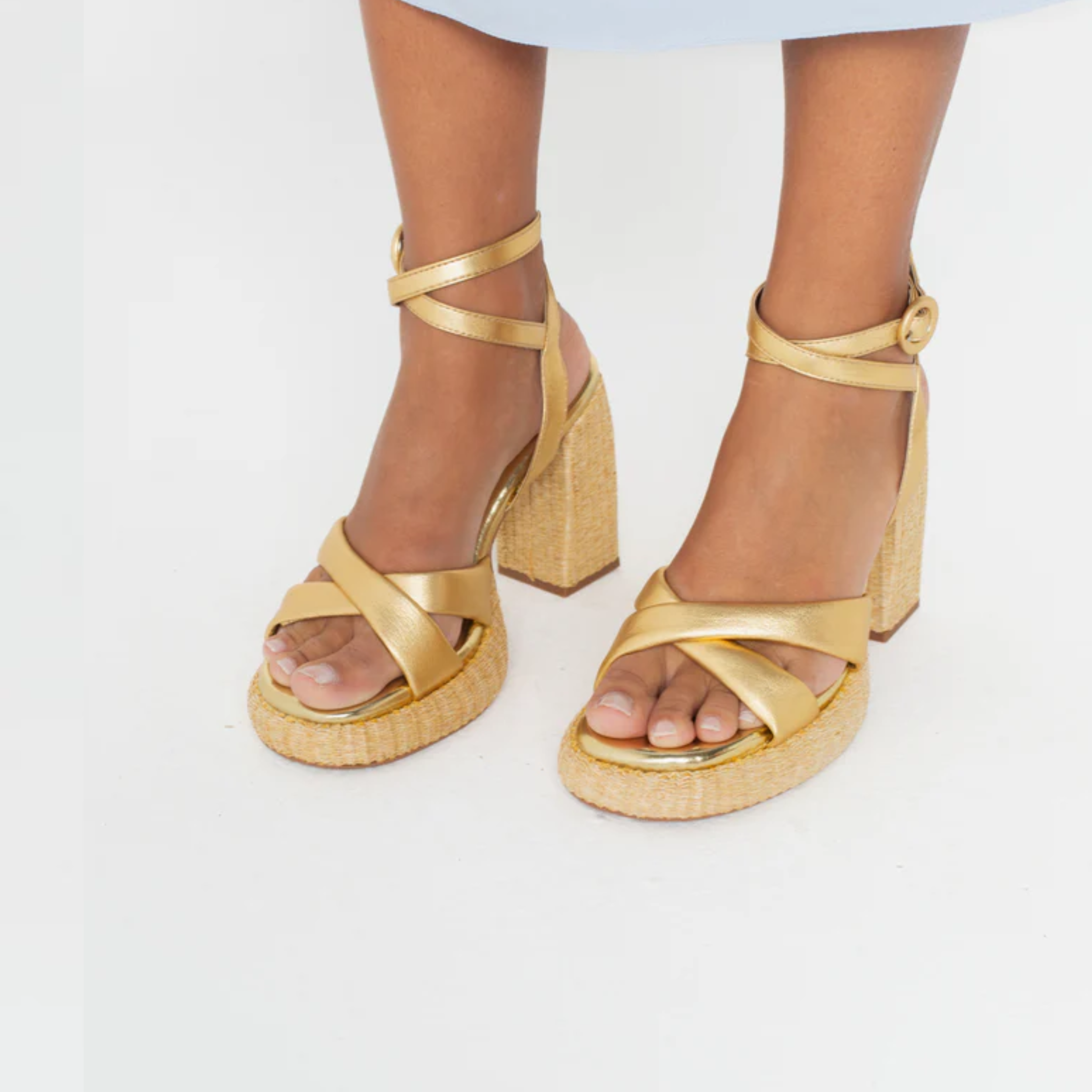 Sandália Couro Plataforma Vitória Ouro