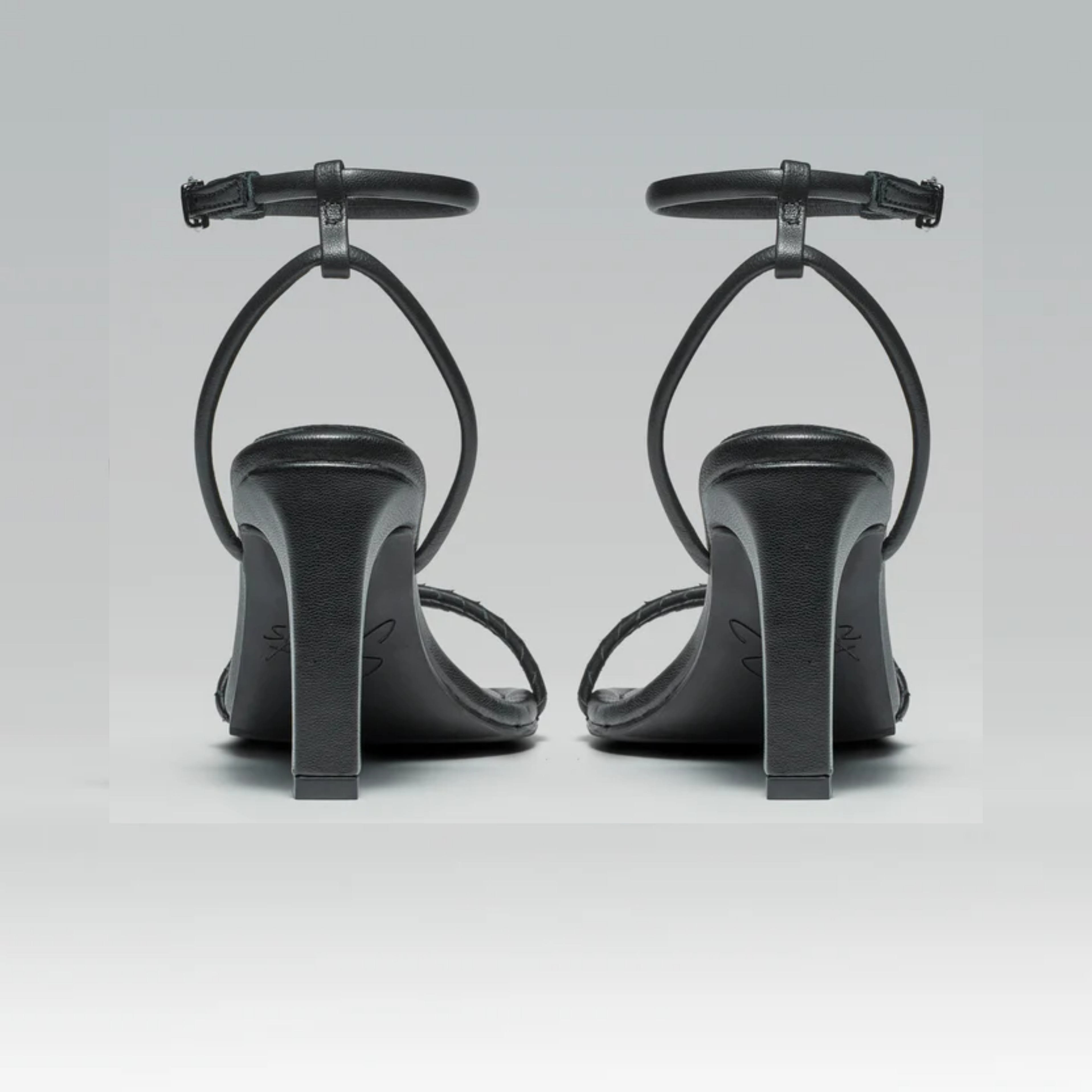 Sandália Couro Salto Alto navalhado Bianca preta