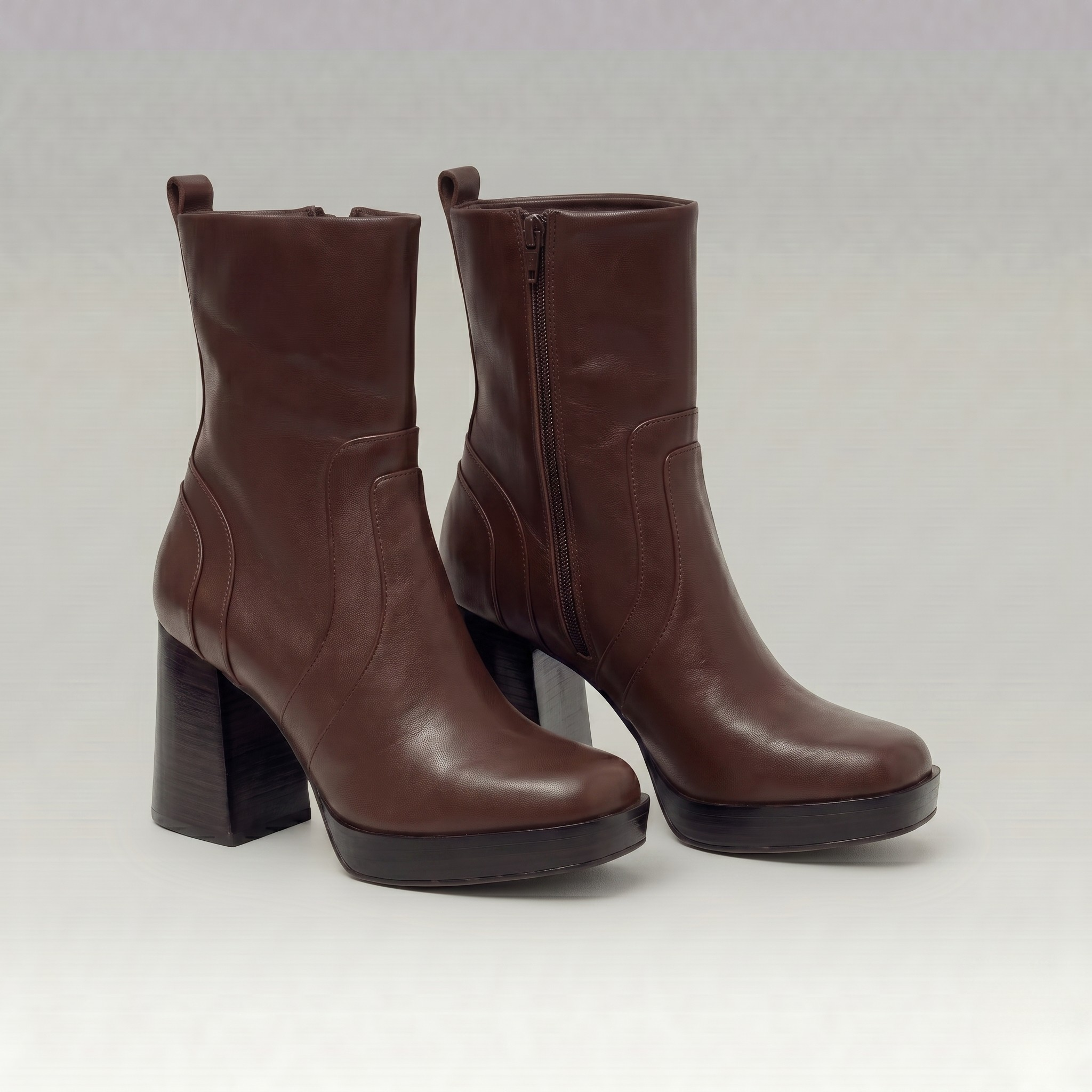Bota Plataforma Shantal Couro Chocolate