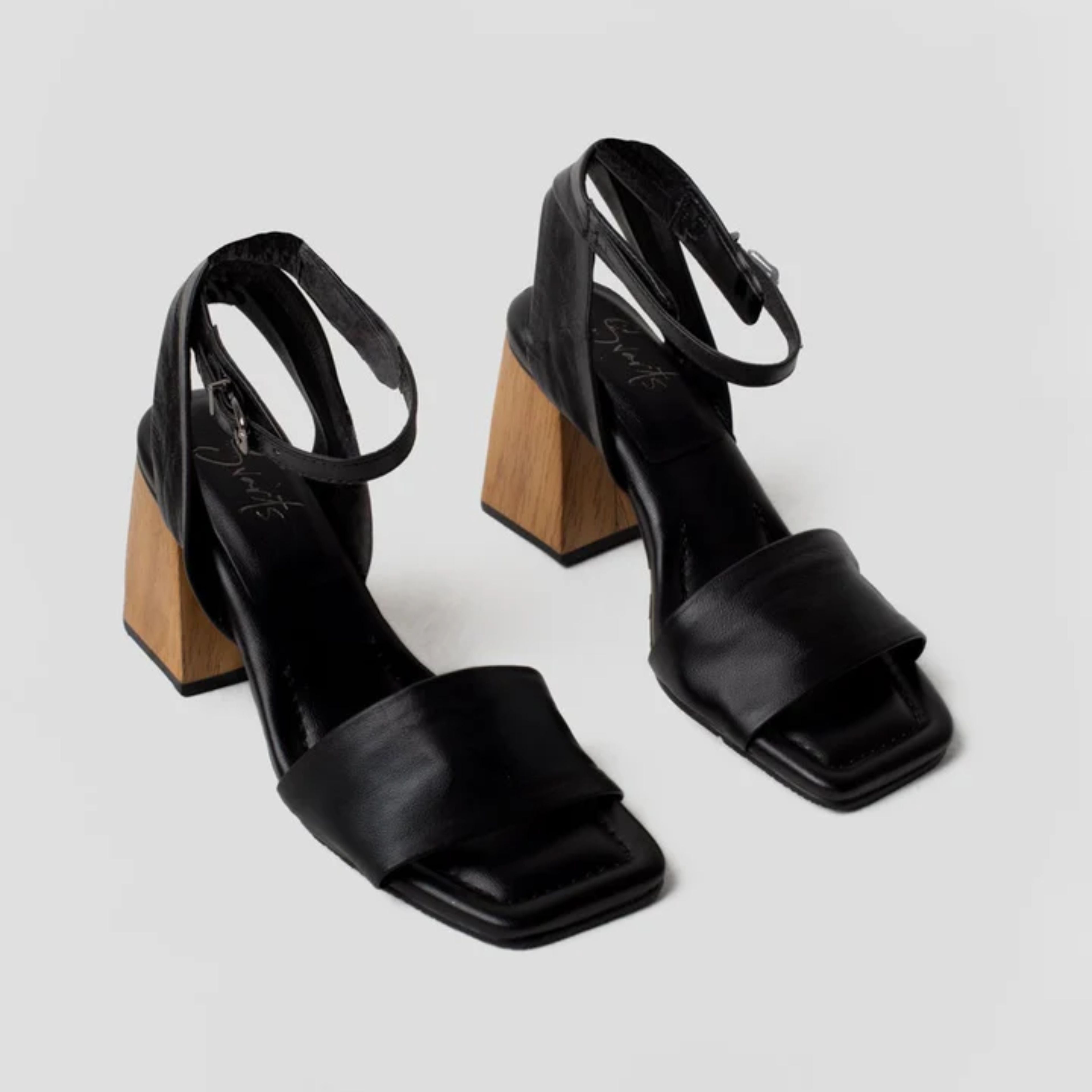 Sandália de Couro Salto Bloco Madeira Helena  Preta