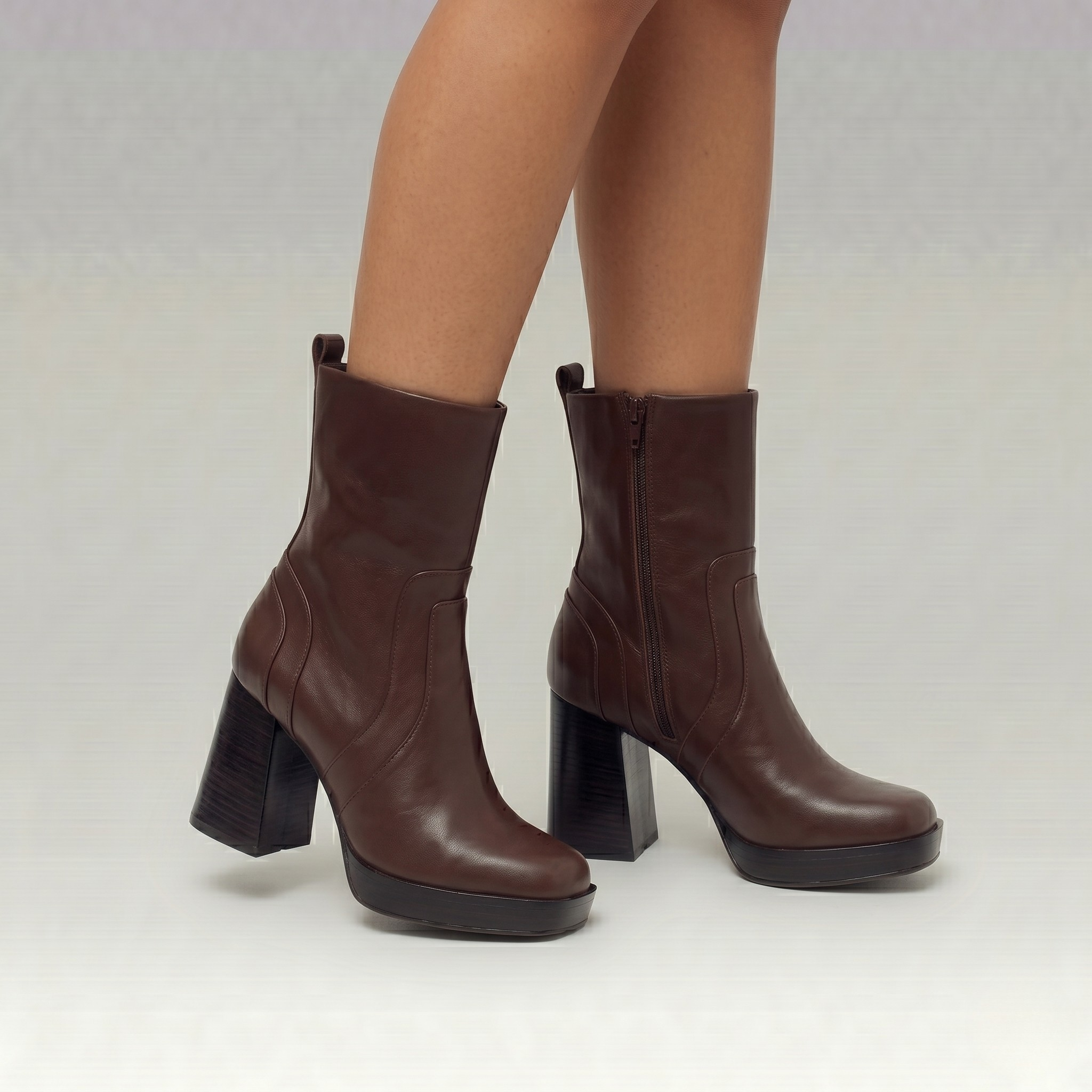 Bota Plataforma Shantal Couro Chocolate