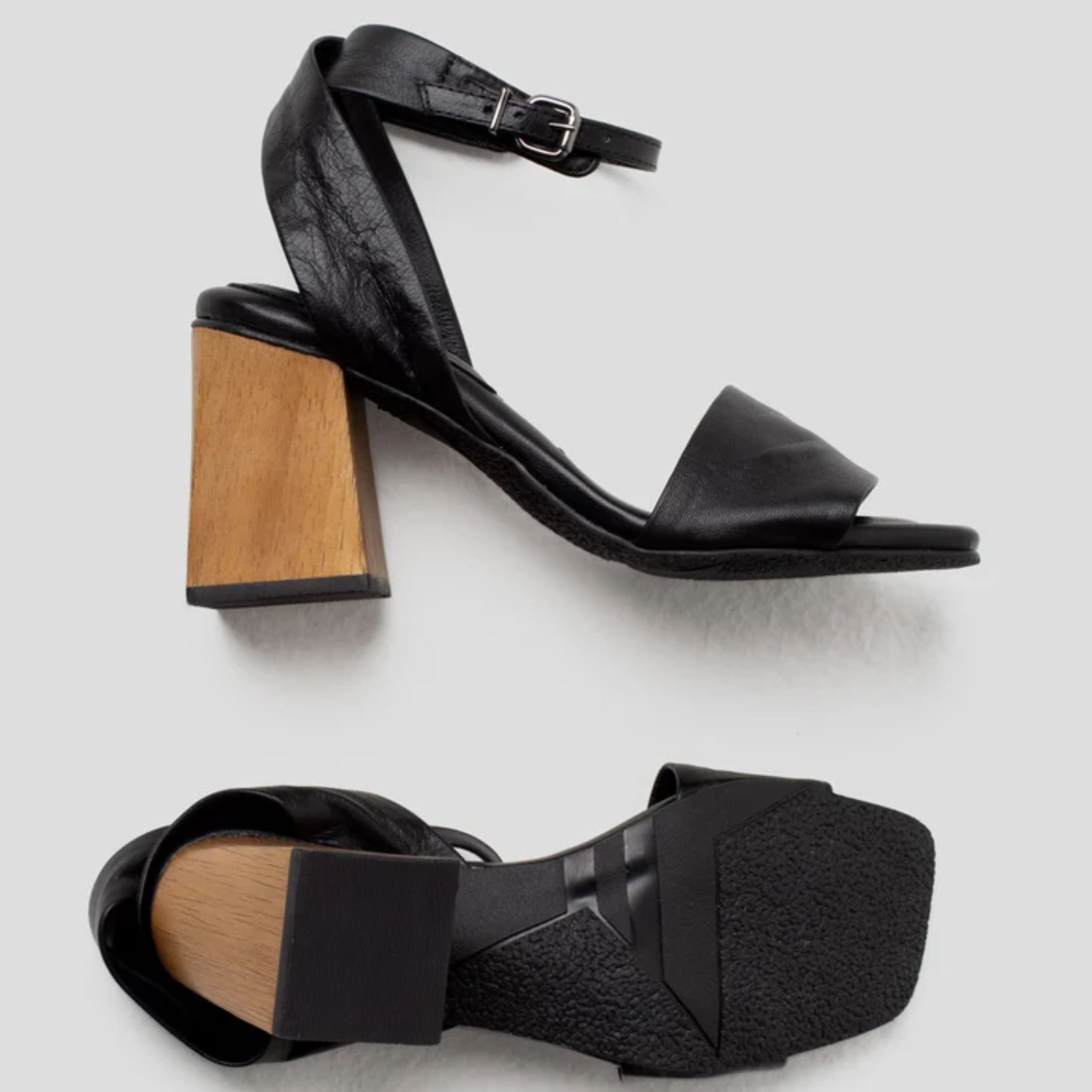 Sandália de Couro Salto Bloco Madeira Helena Preta