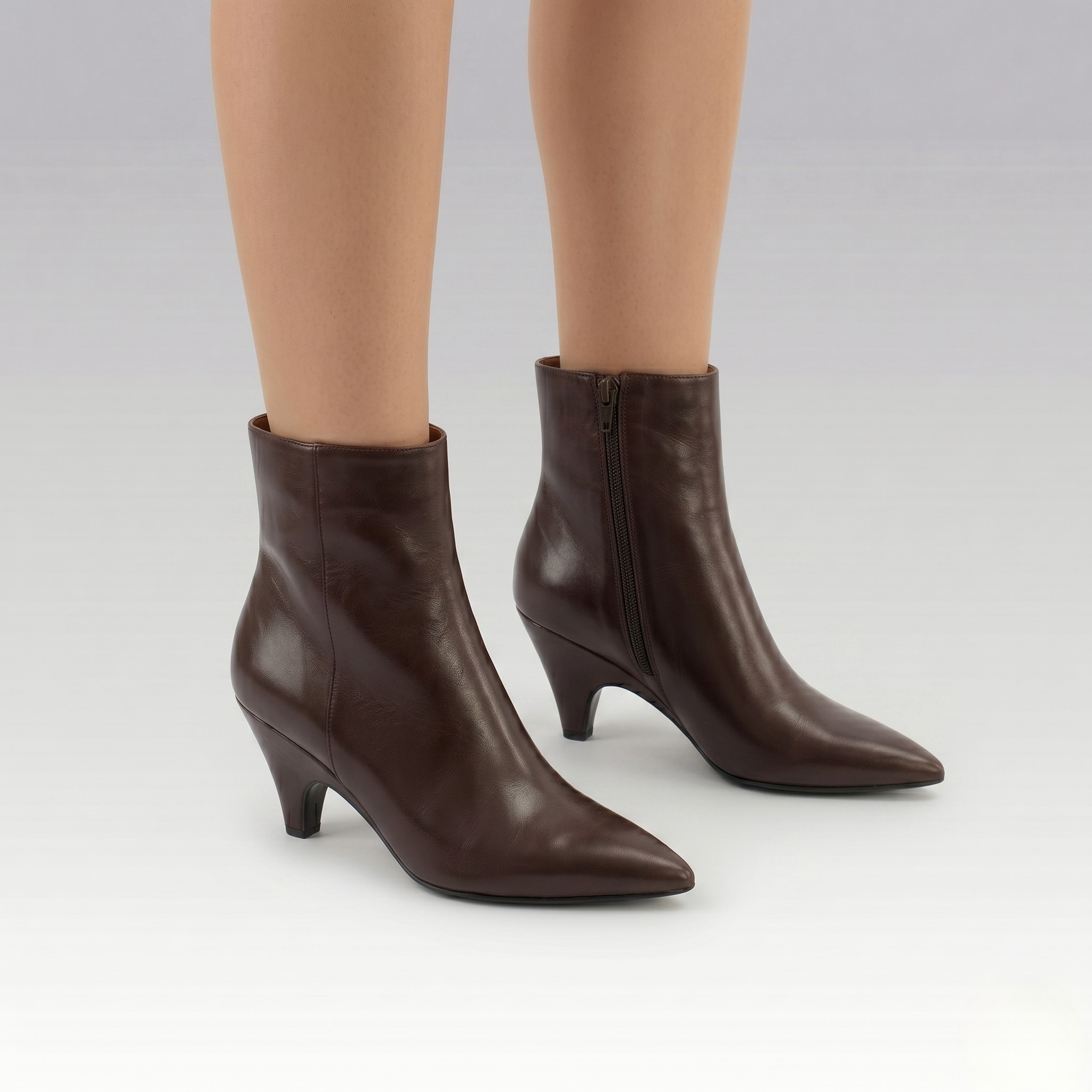 Bota de Couro Salto Escultural Manu Café