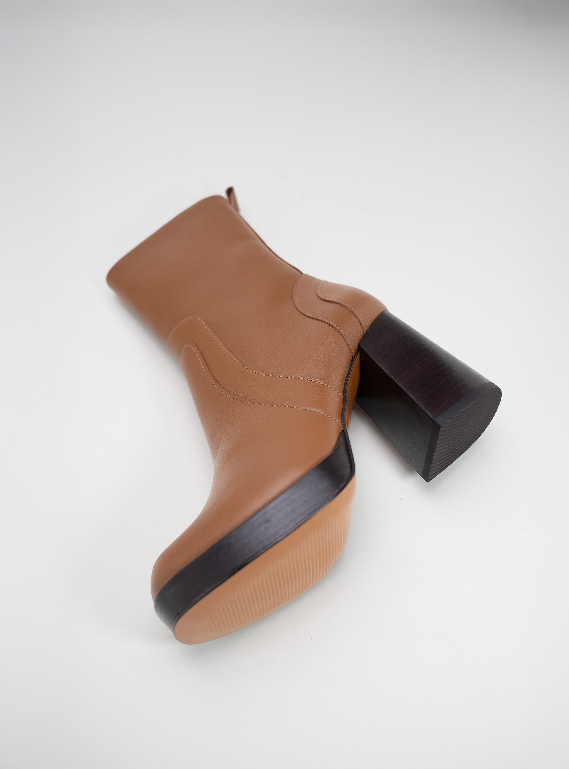 Bota Couro Plataforma Cano Médio Salto Bloco Caramelo