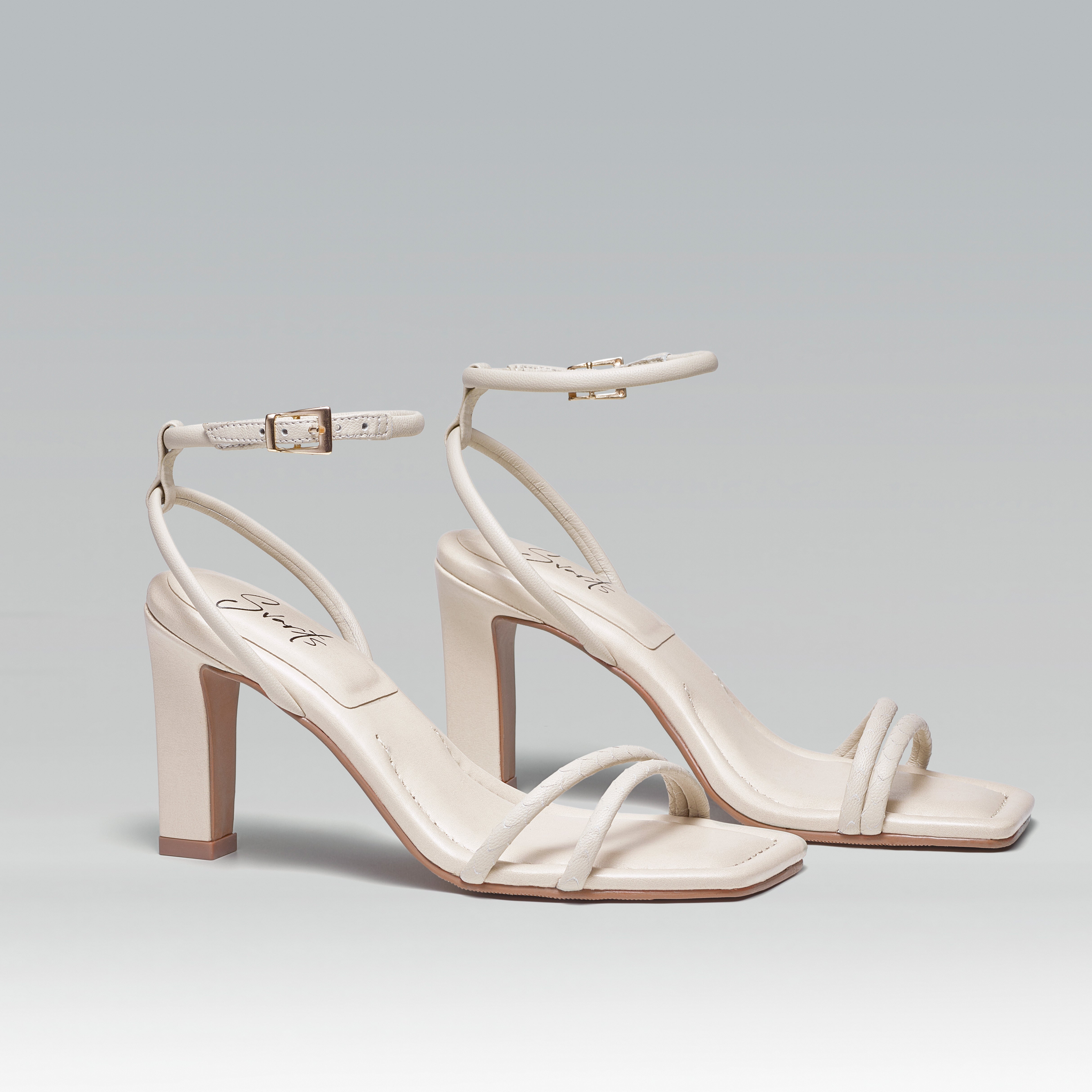 Sandália Couro Salto Alto navalhado Bianca natural
