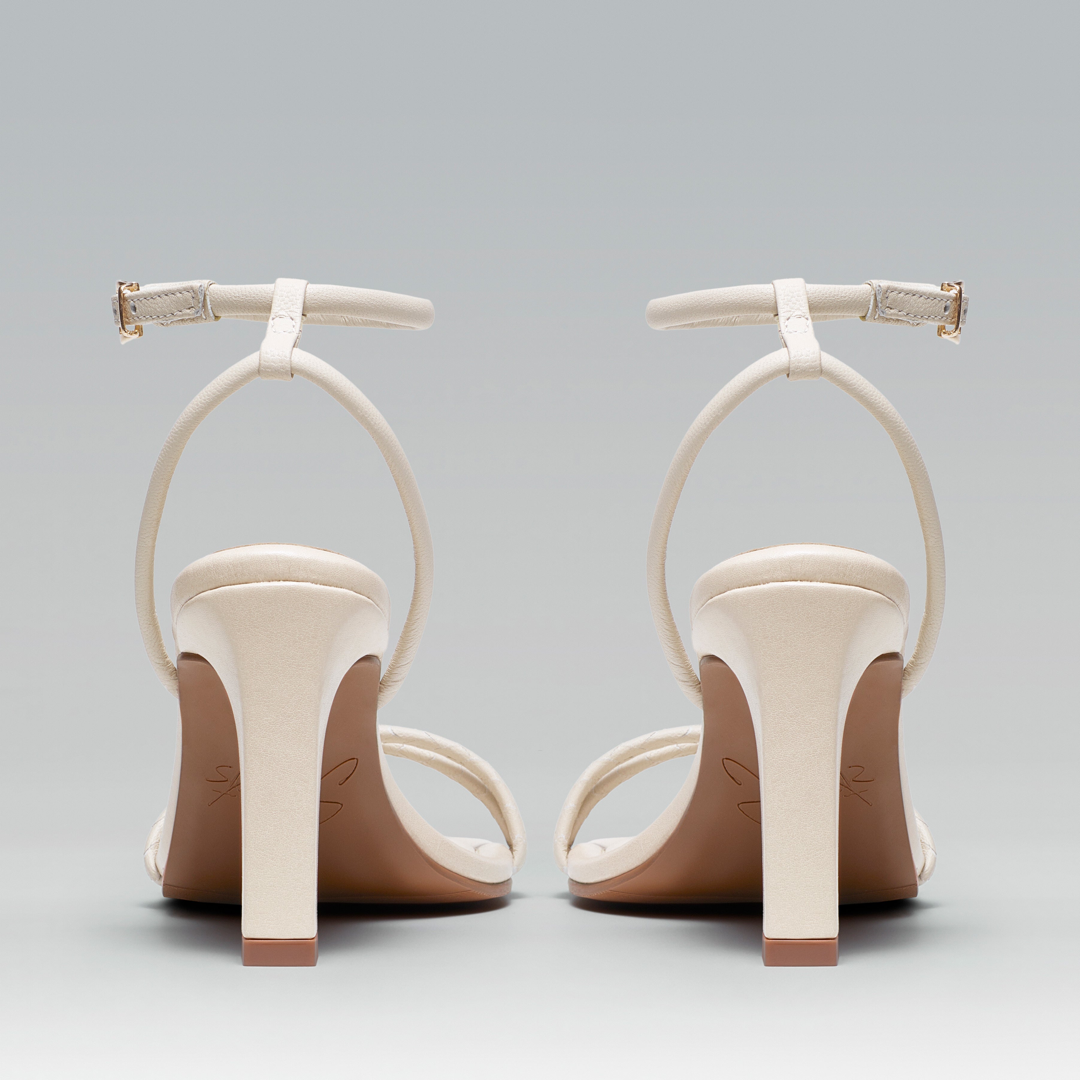 Sandália Couro Salto Alto navalhado Bianca natural