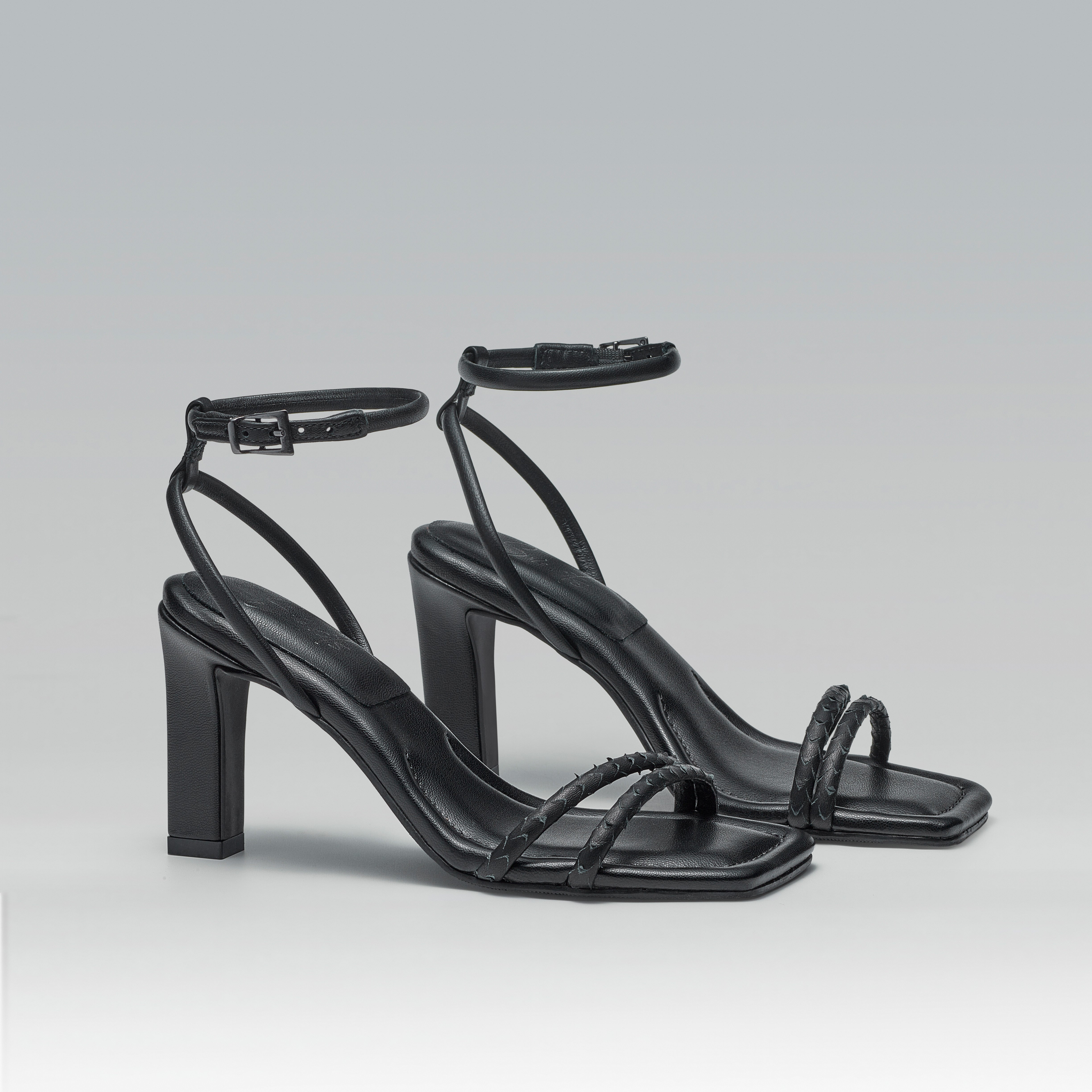 Sandália Couro Salto Alto navalhado Bianca preta