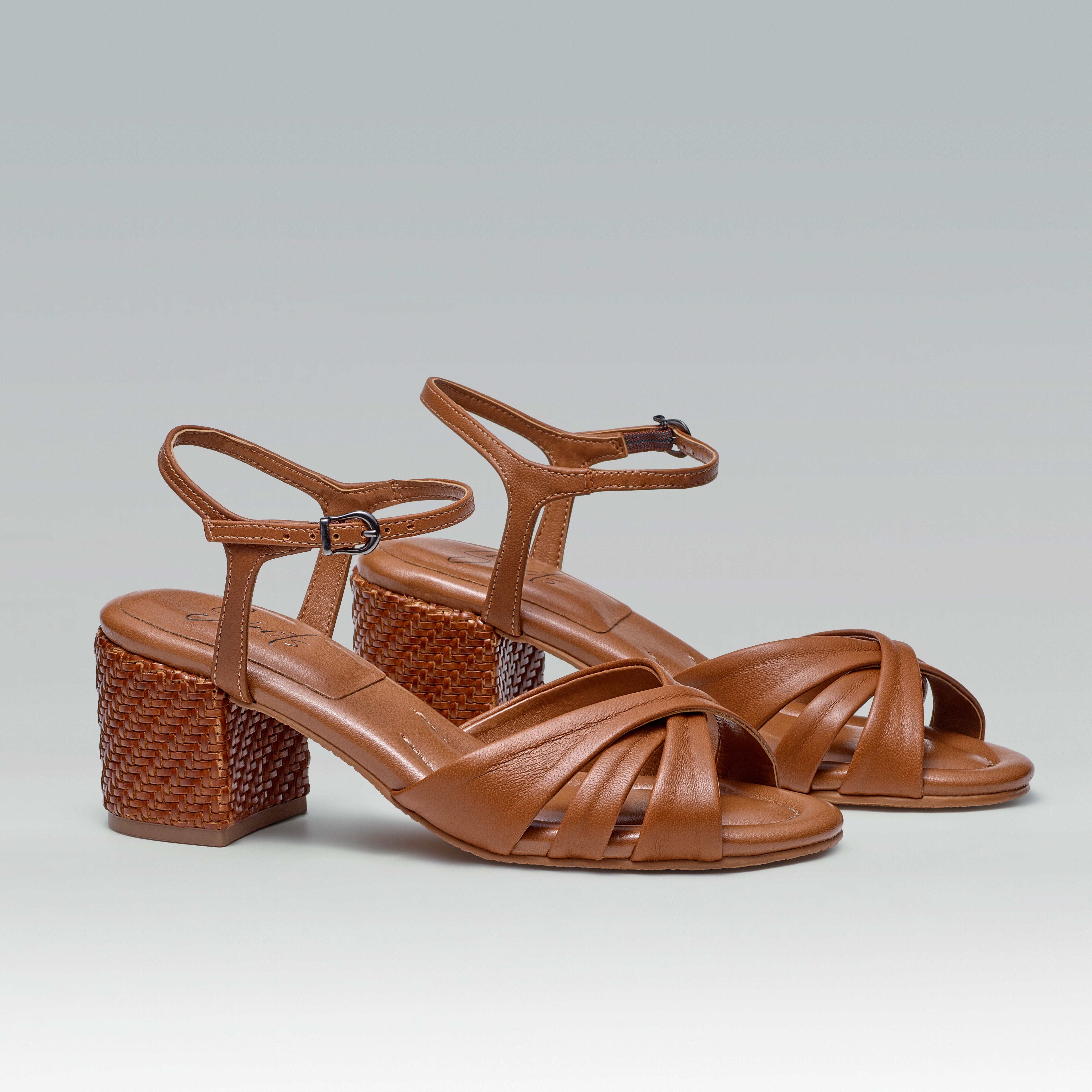 Sandália Couro Salto Baixo Lia whisky