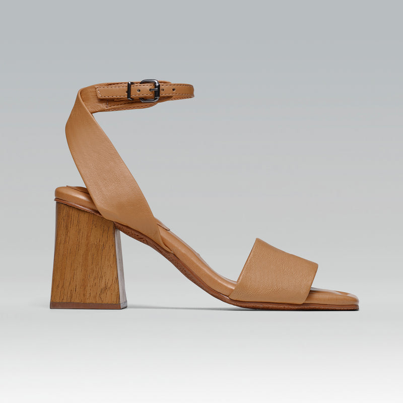 Sandália de Couro Salto Bloco Madeira Helena Camel — Svarts