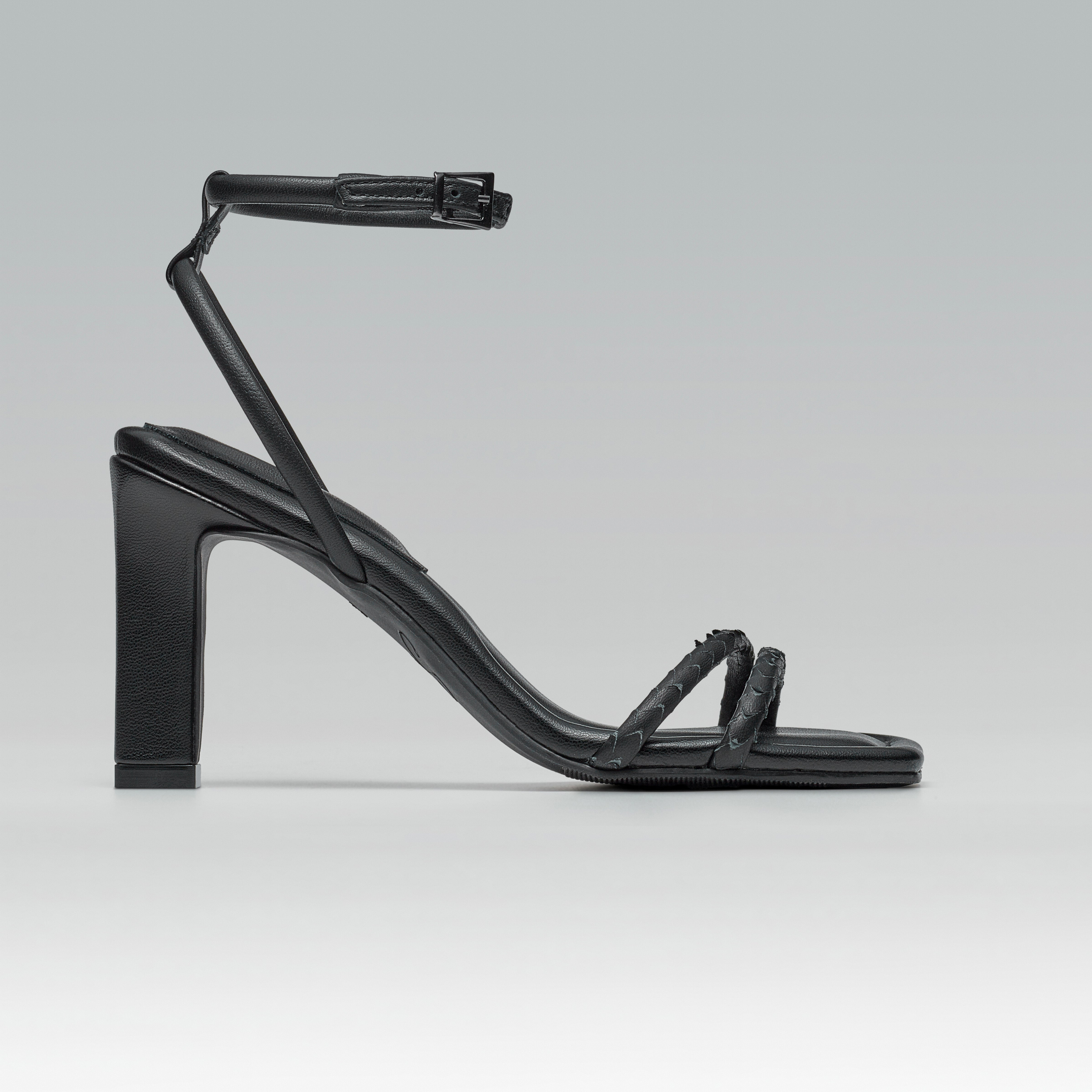 Sandália Couro Salto Alto navalhado Bianca preta