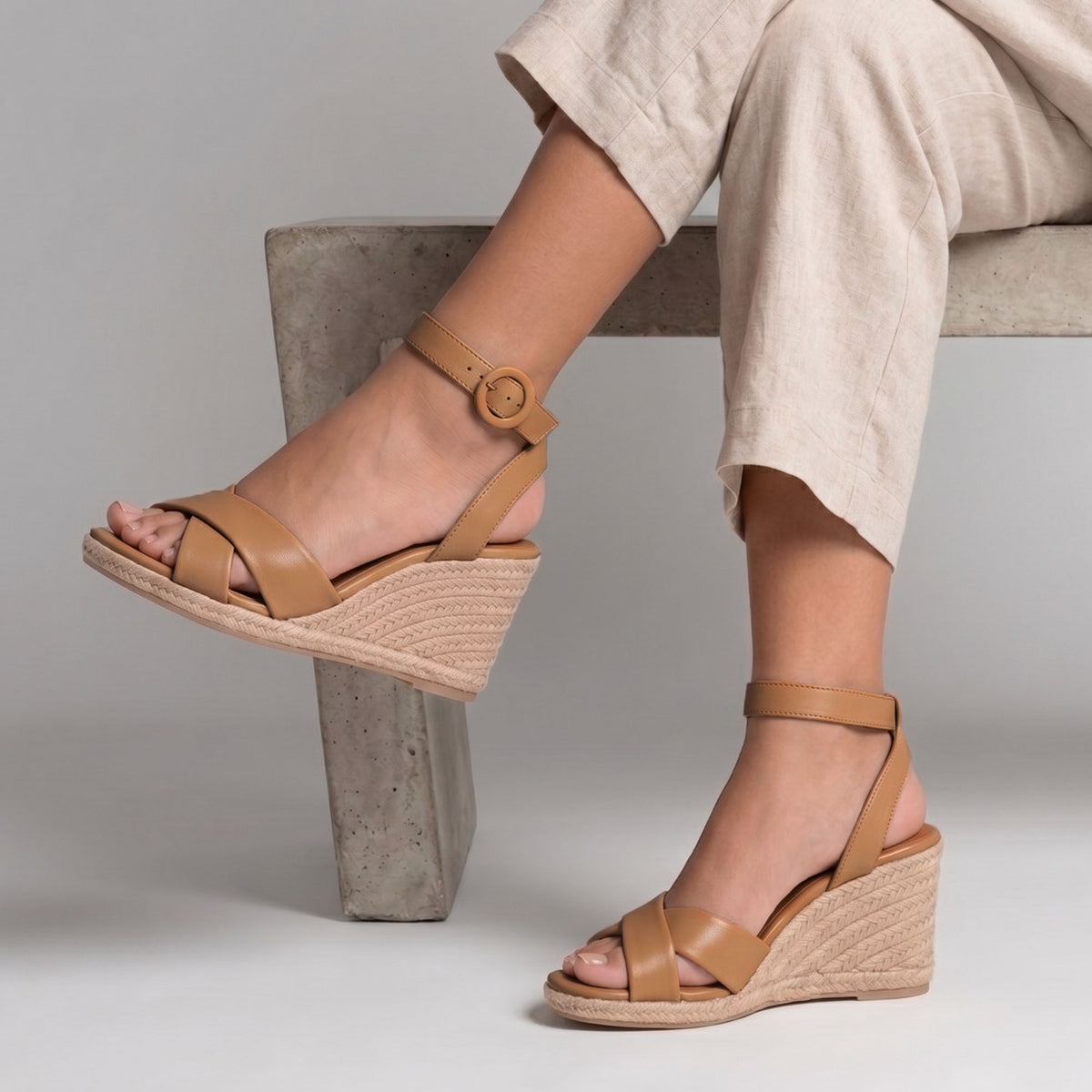 Sandália Anabela Chloé Couro Legítimo e Corda Camel