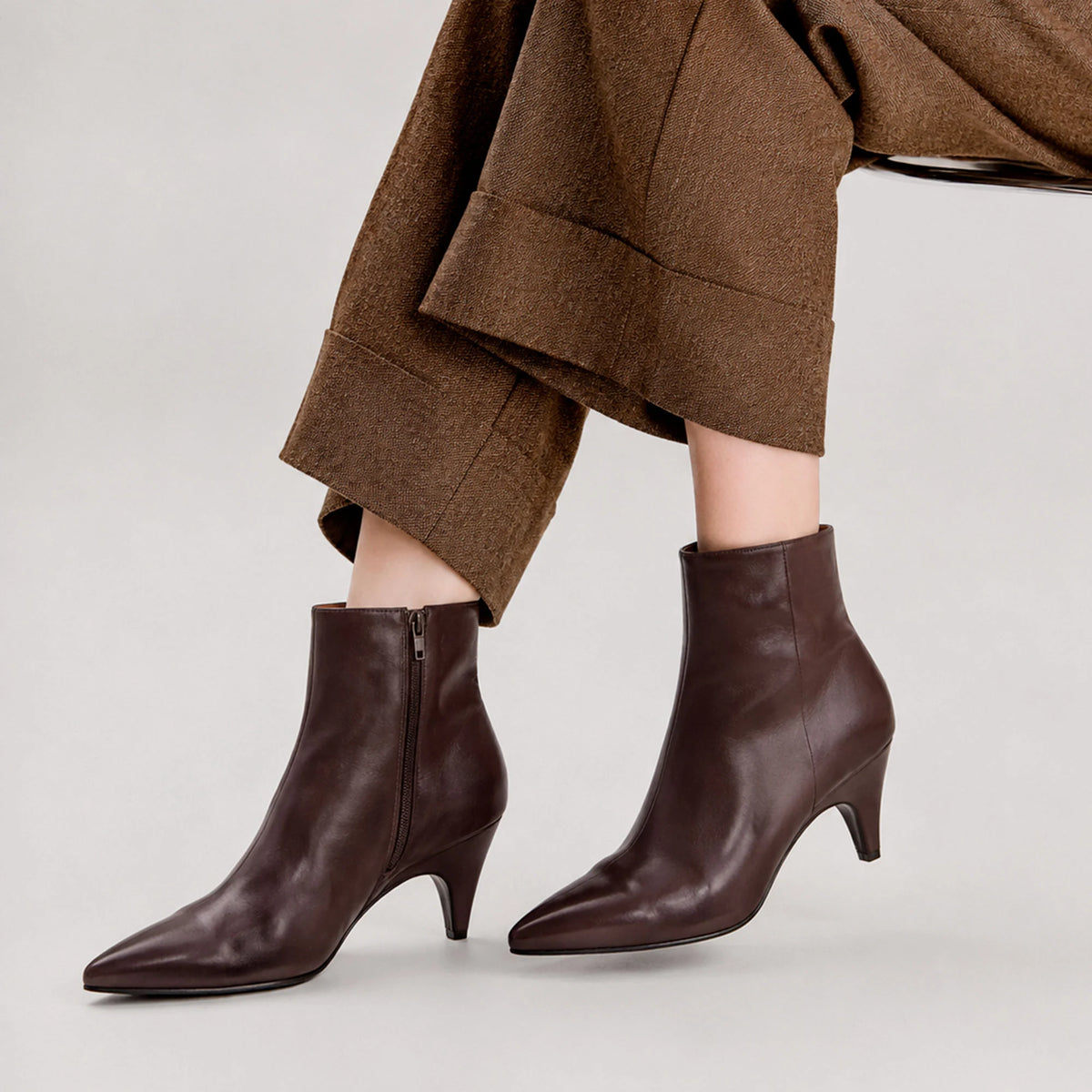 Bota de Couro Salto Escultural Manu Café