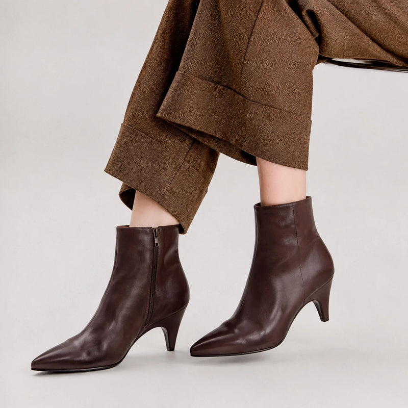 Bota de Couro Salto Escultural Manu Café