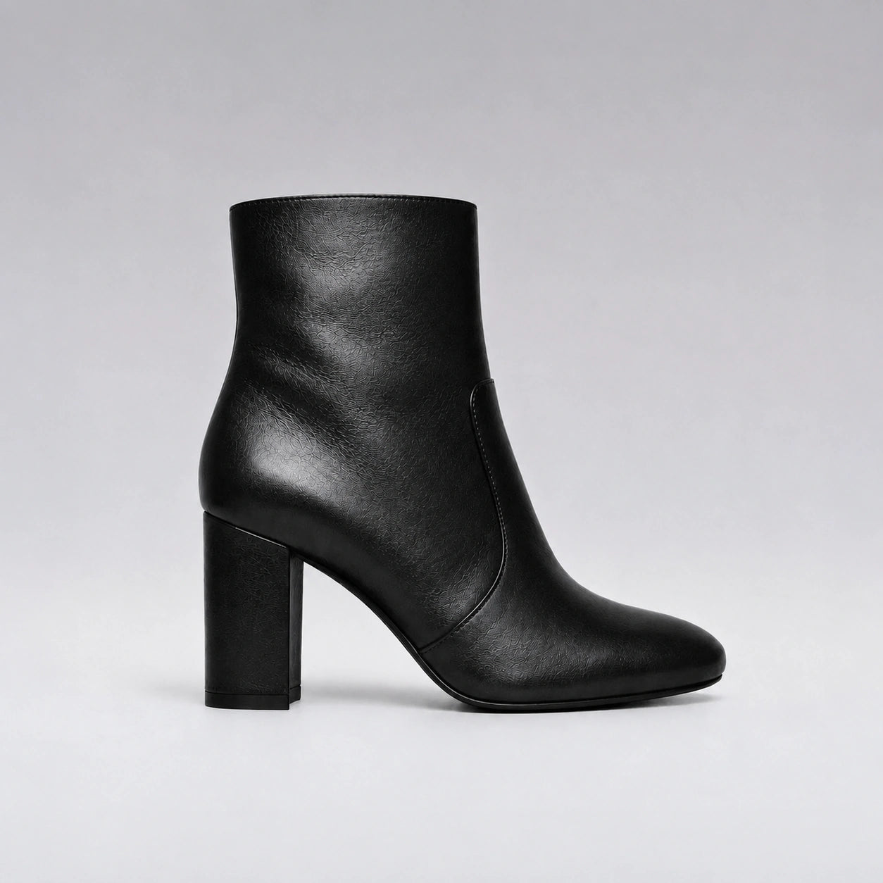 Bota de Couro Salto Bloco Sofia Preta