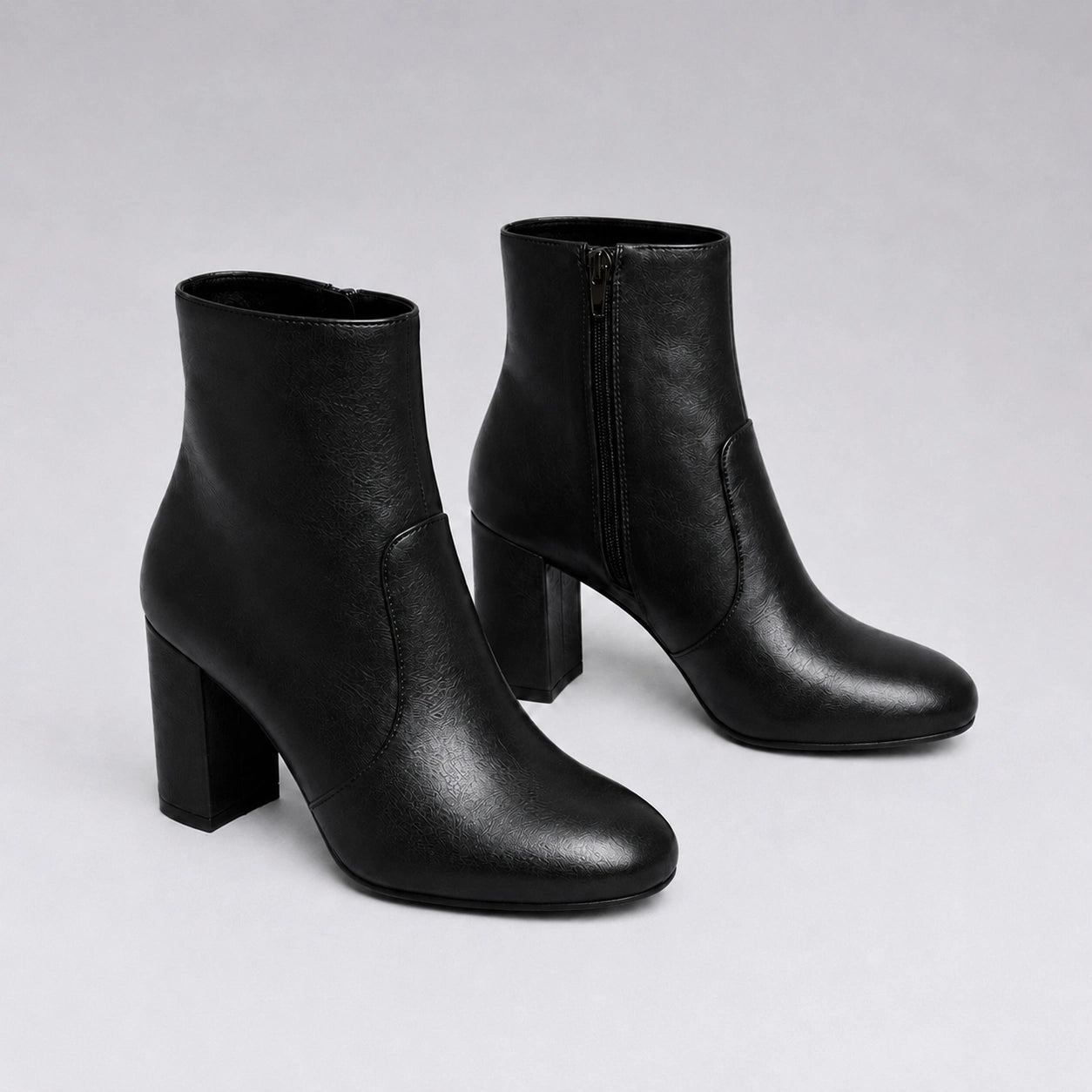 Bota de Couro Salto Bloco Sofia Preta