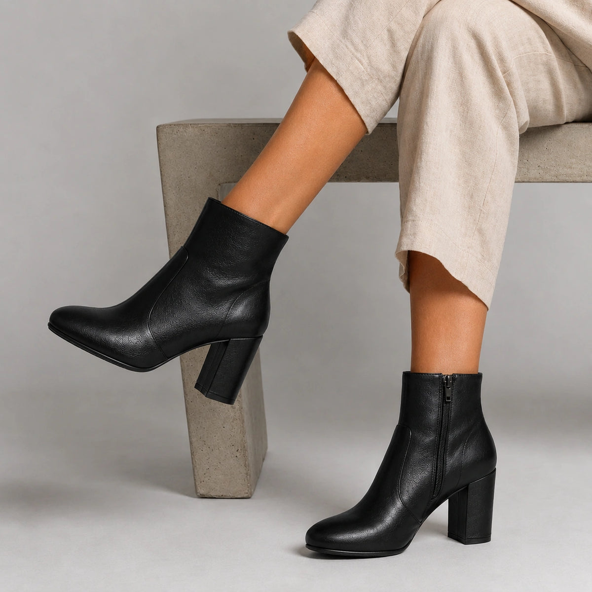 Bota de Couro Salto Bloco Sofia Preta