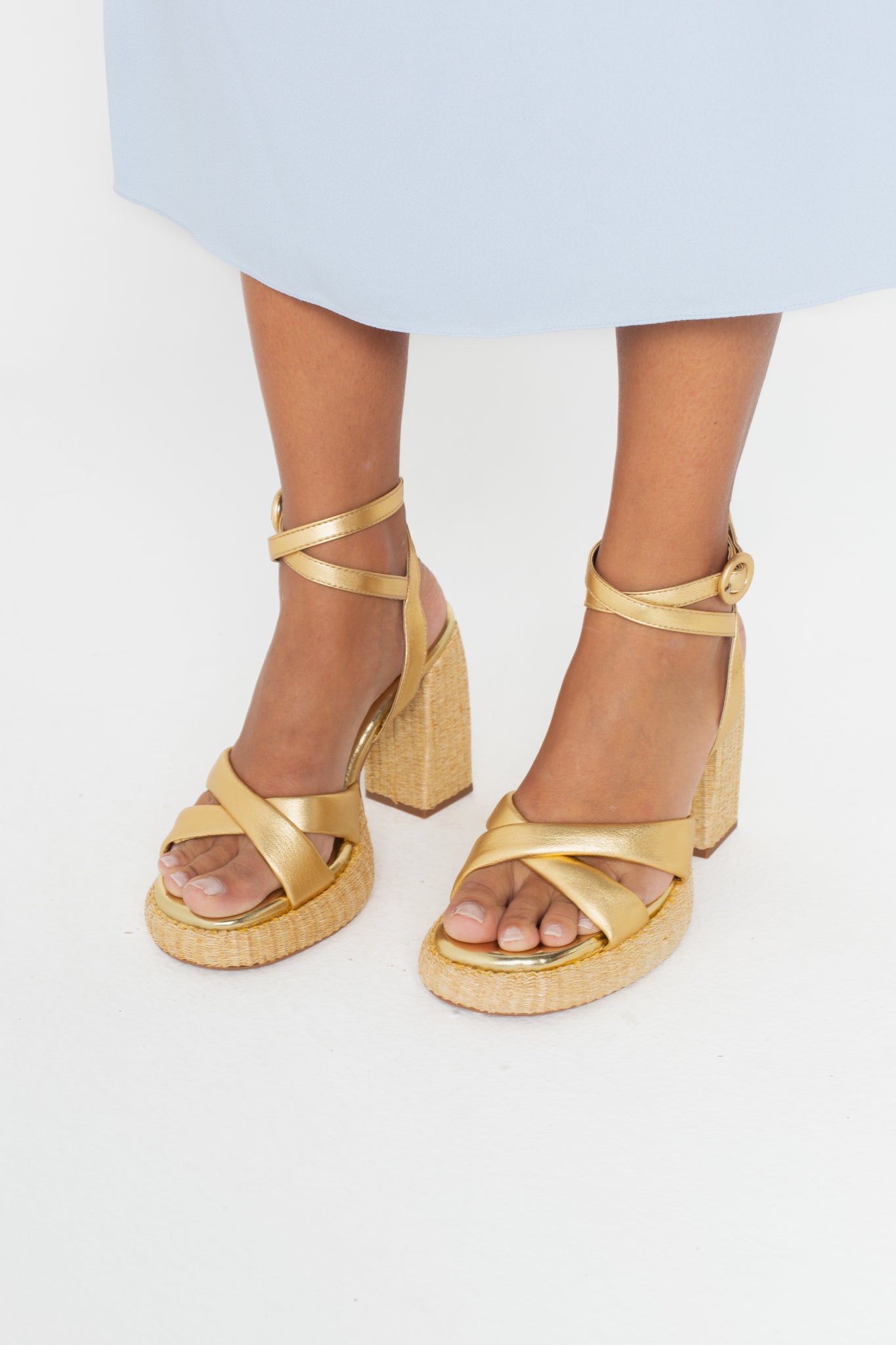 Sandália Couro Plataforma Vitória Ouro
