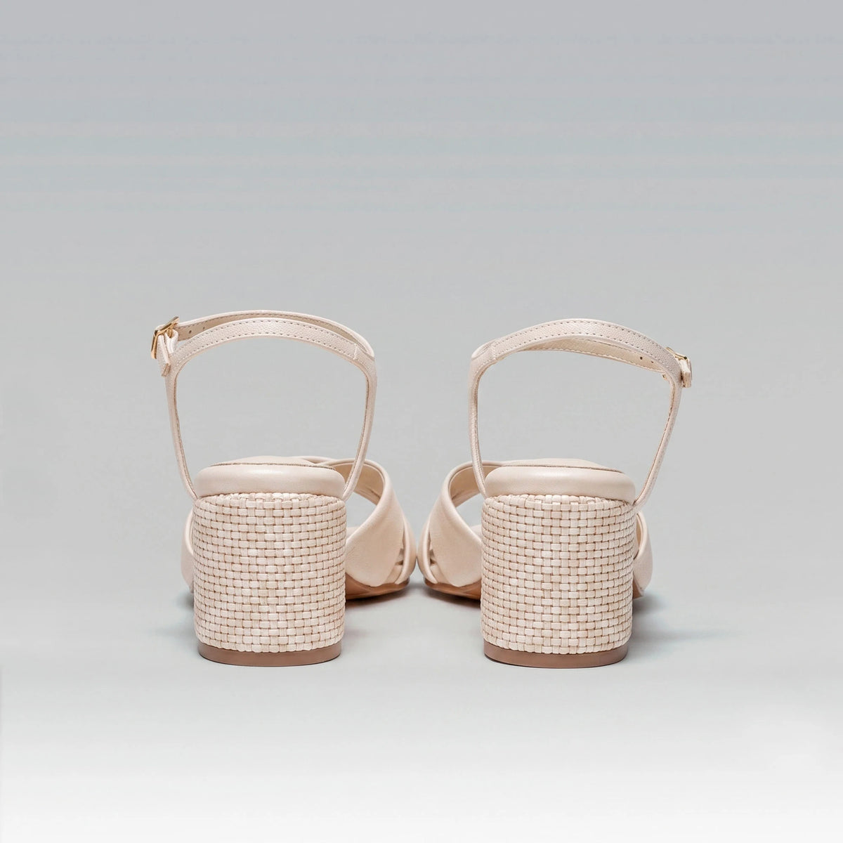 Sandália Couro Salto Baixo Lia Off White