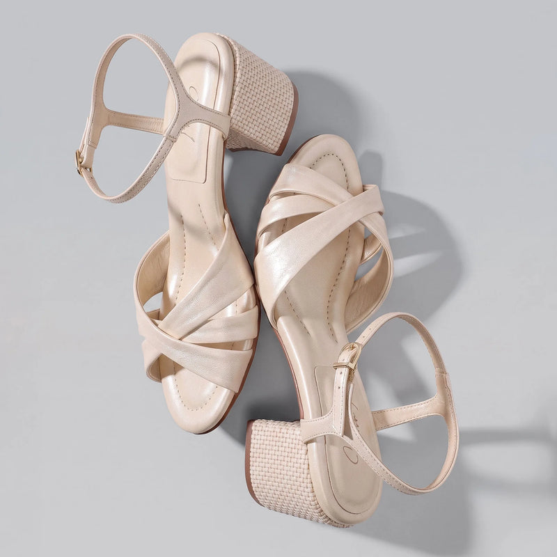Sandália Couro Salto Baixo Lia Off White