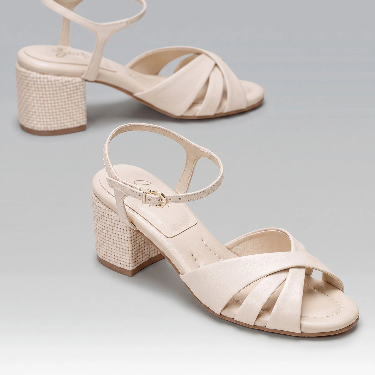 Sandália Couro Salto Baixo Lia Off White