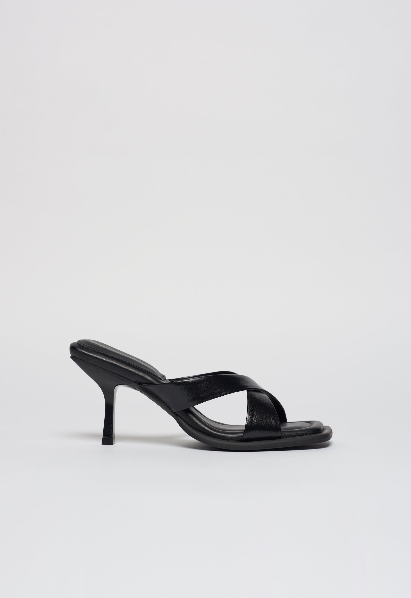 Sandália Couro Salto Médio Mari Maria Preta